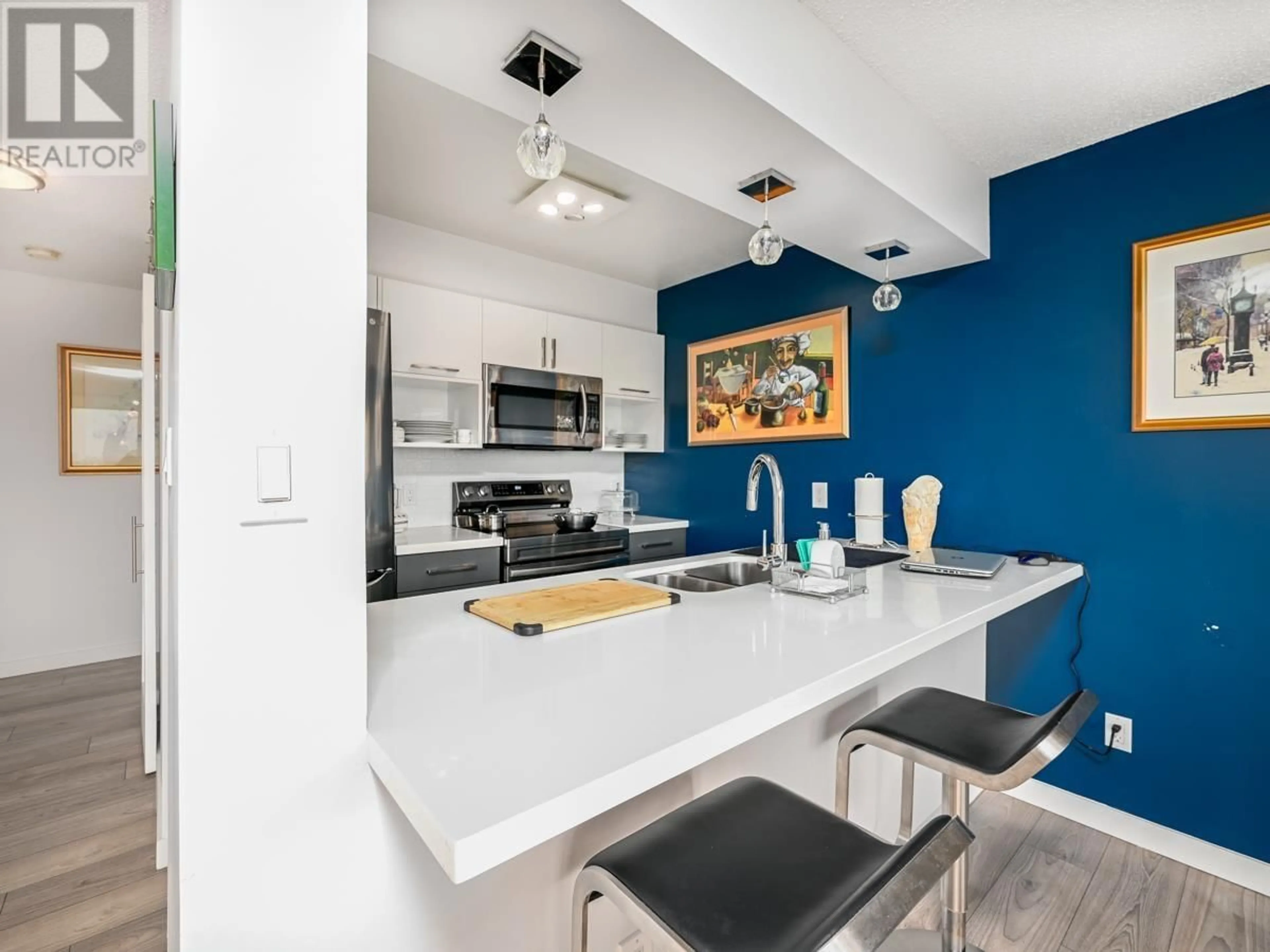 Open concept kitchen, ceramic/tile floor for 1501 - 4353 HALIFAX STREET, Burnaby British Columbia V5C5Z4