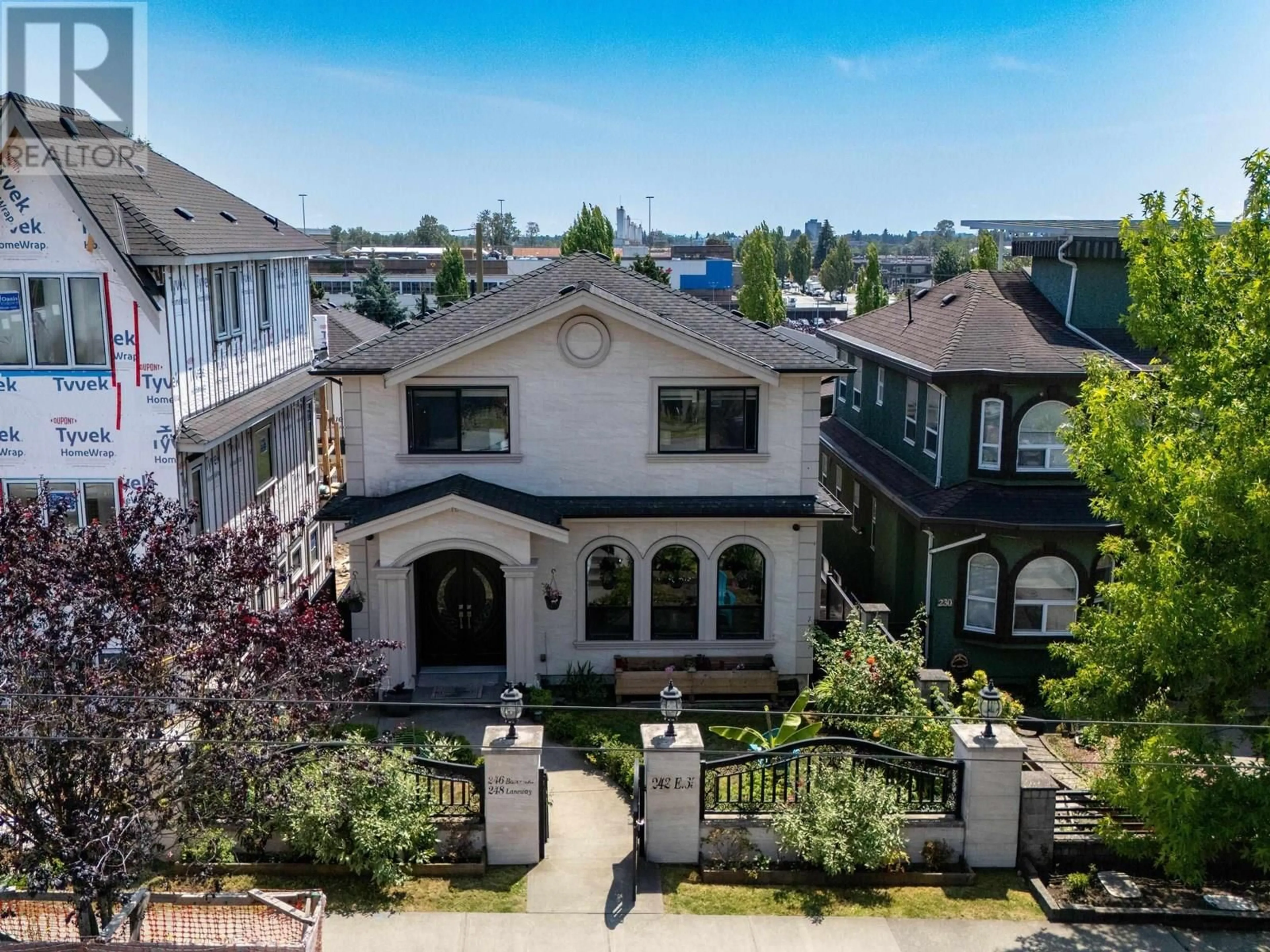 A pic from outside/outdoor area/front of a property/back of a property/a pic from drone, unknown for 242 65TH AVENUE, Vancouver British Columbia V5X2P4