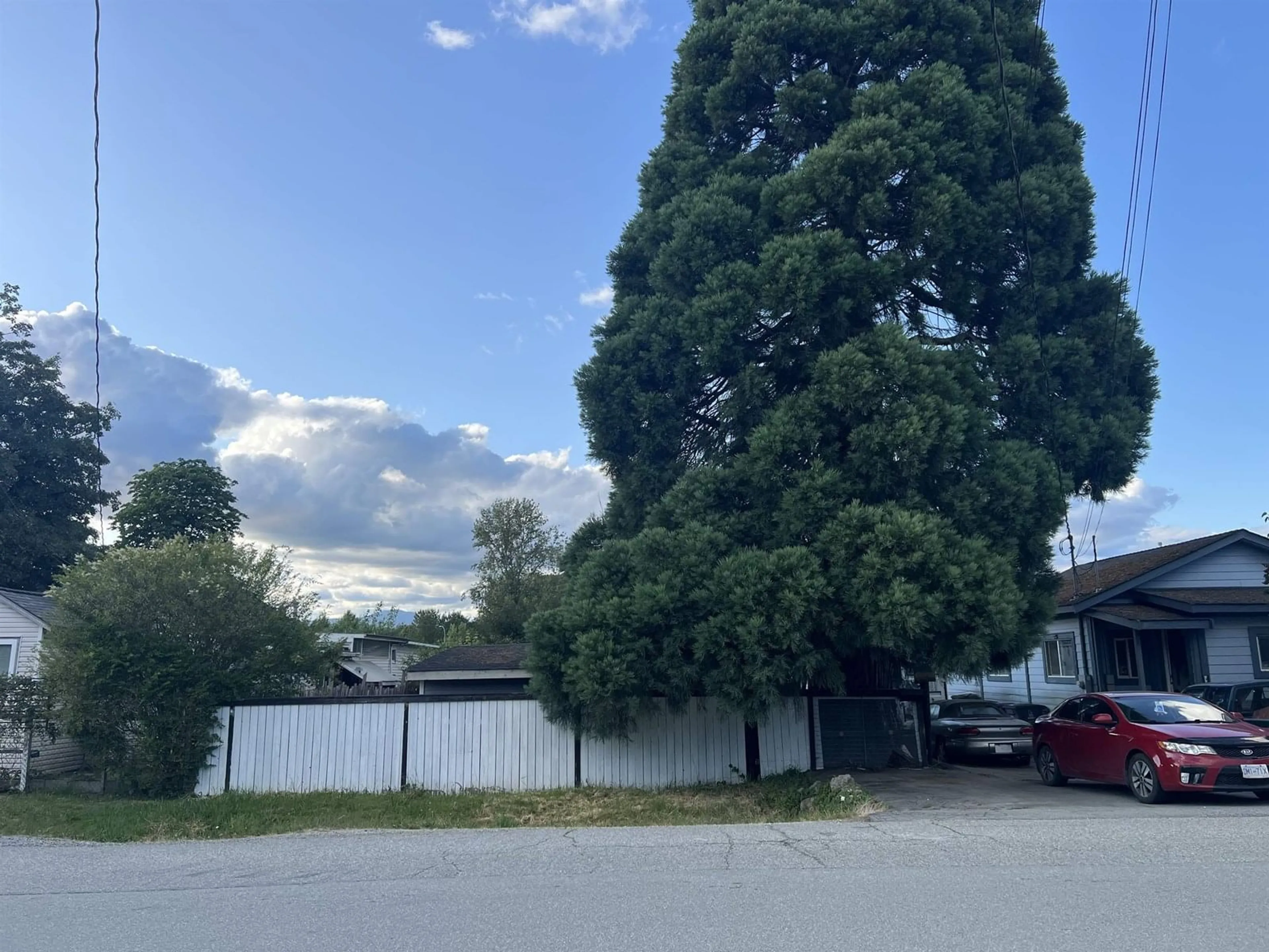 A pic from outside/outdoor area/front of a property/back of a property/a pic from drone, unknown for 12473 114, Surrey British Columbia V3V3N8