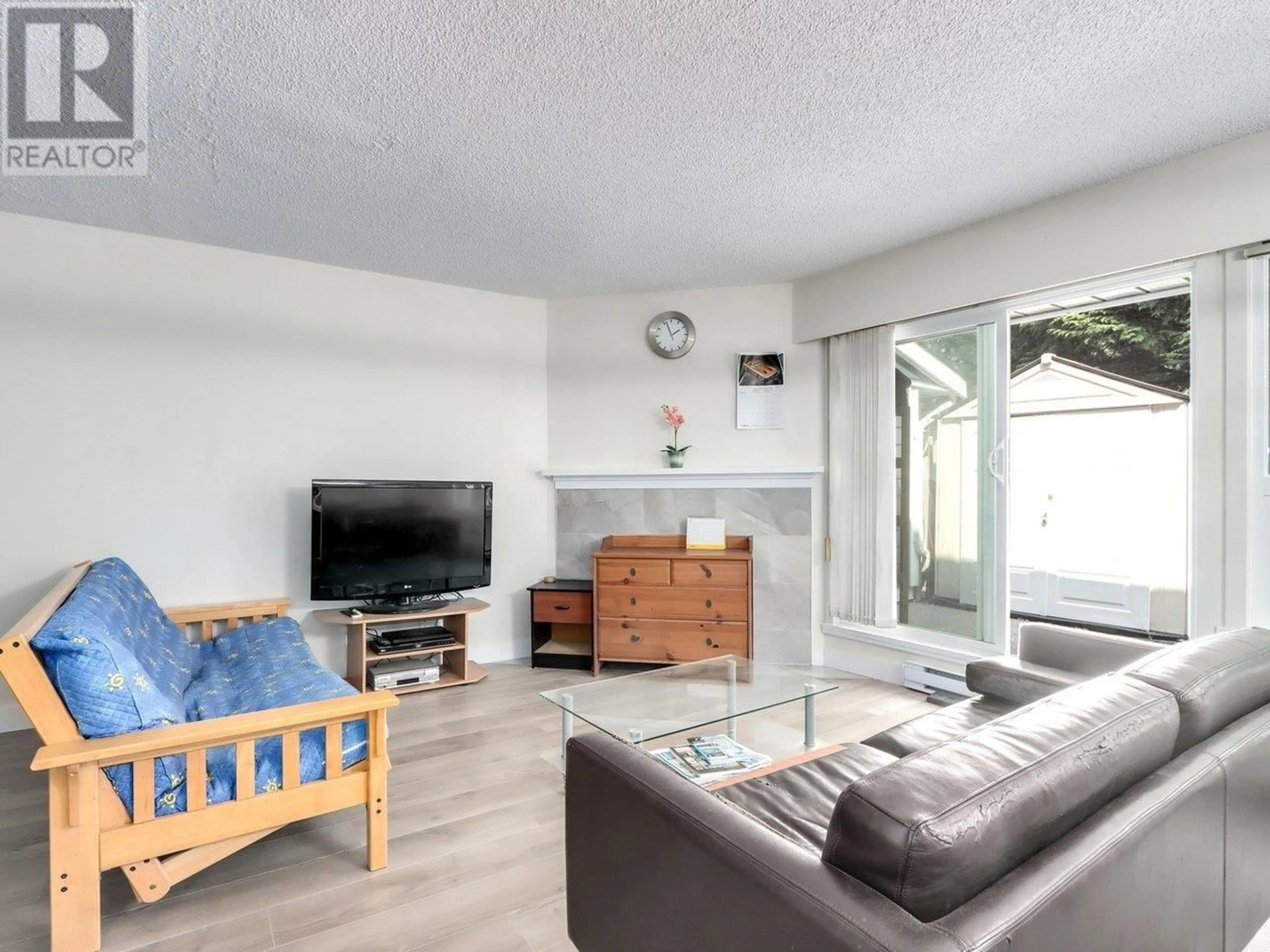 Living room with furniture, unknown for 3 - 9151 FOREST GROVE DRIVE, Burnaby British Columbia V5A3Z5