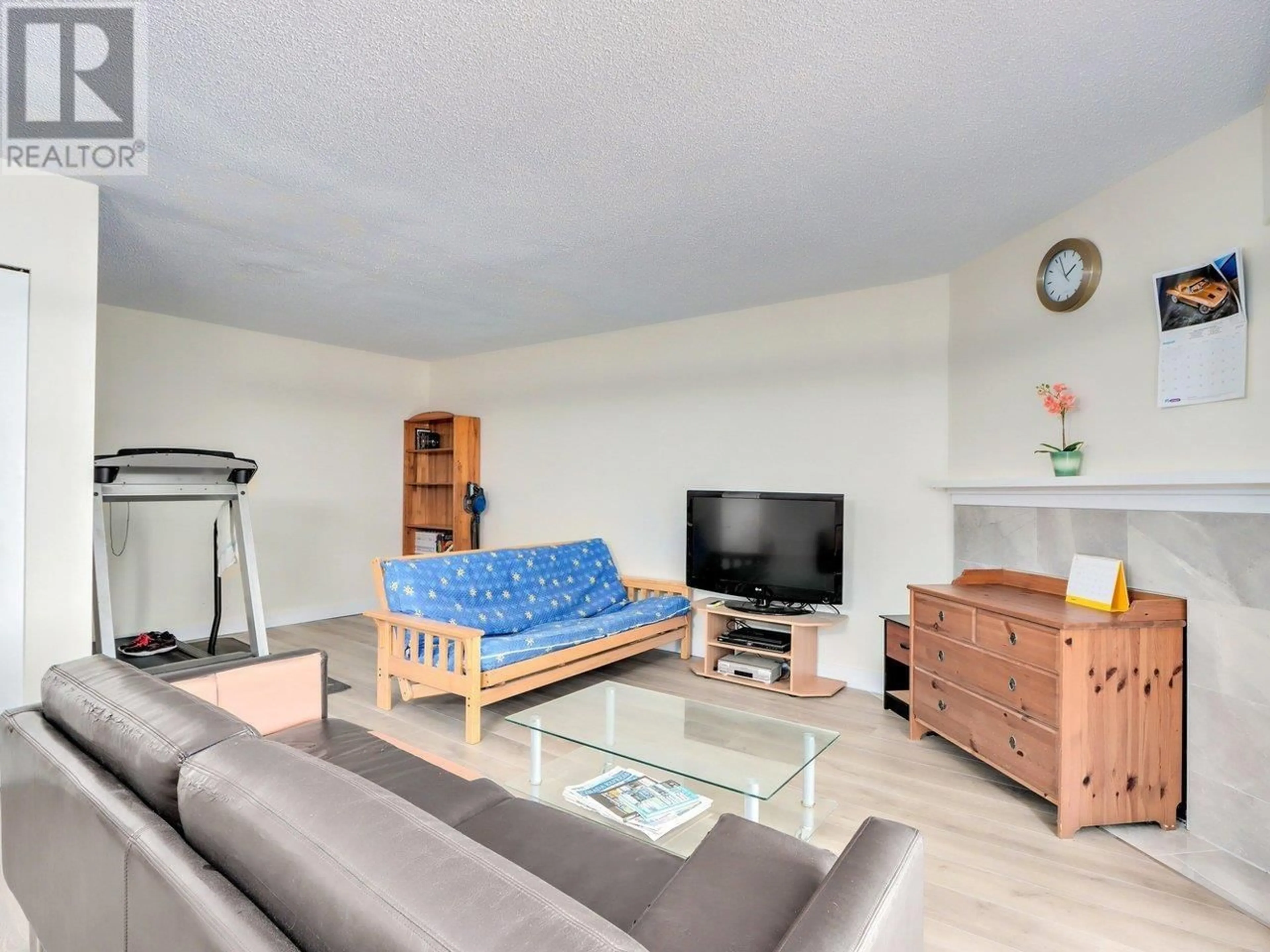 Living room with furniture, unknown for 3 - 9151 FOREST GROVE DRIVE, Burnaby British Columbia V5A3Z5