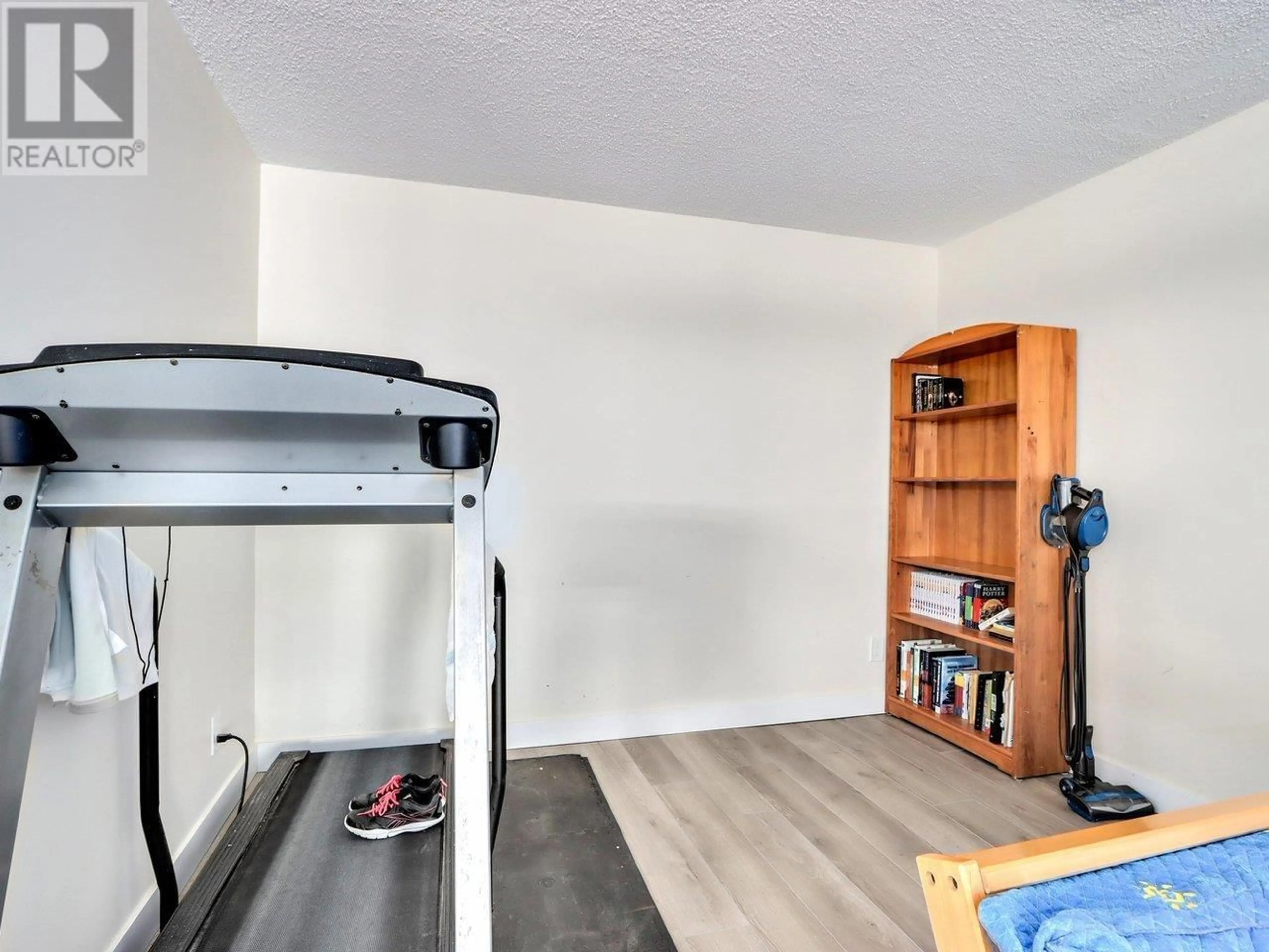 A pic of a room for 3 - 9151 FOREST GROVE DRIVE, Burnaby British Columbia V5A3Z5