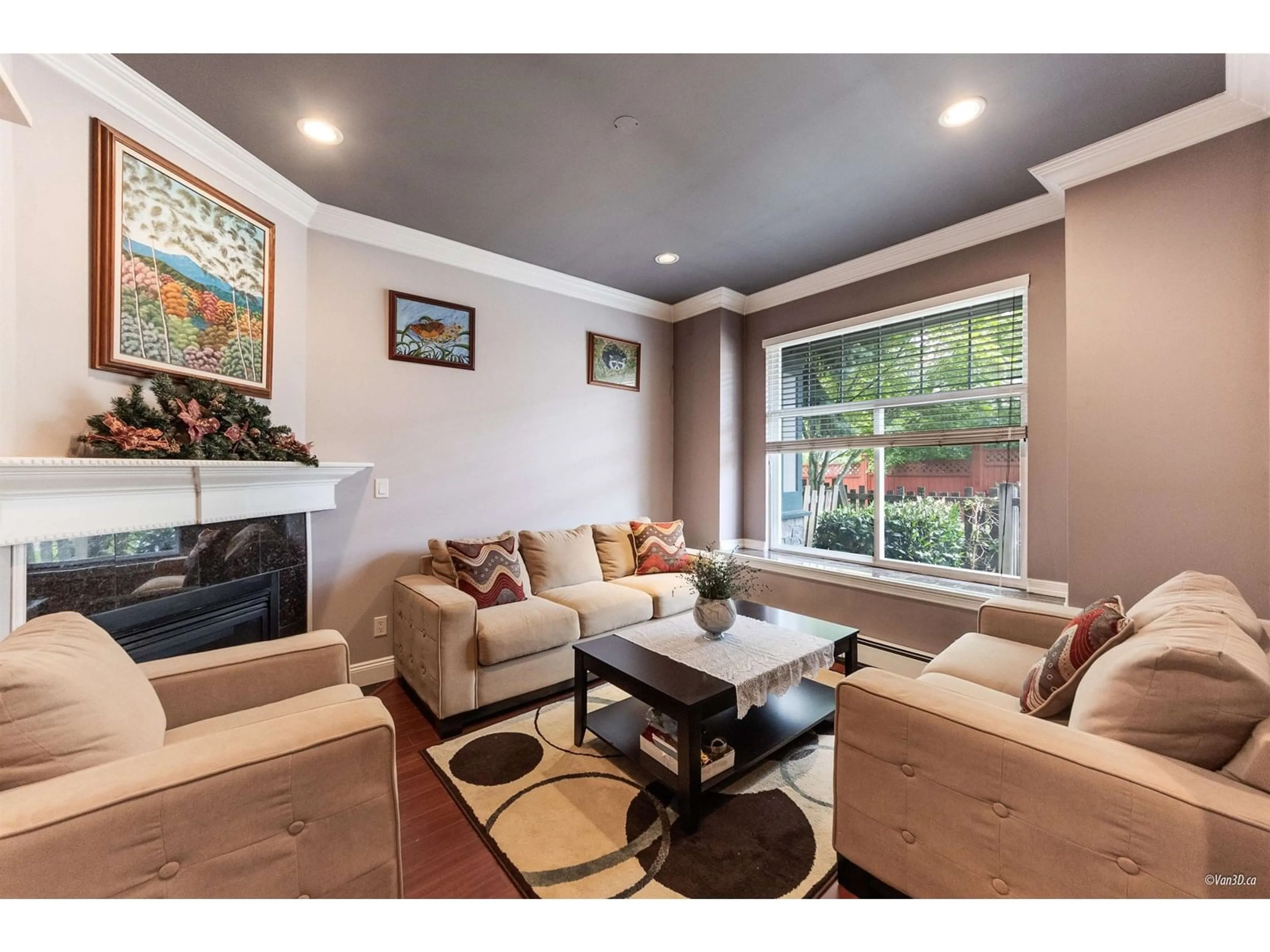 Living room with furniture, unknown for 10627 144TH, Surrey British Columbia V3T4V8