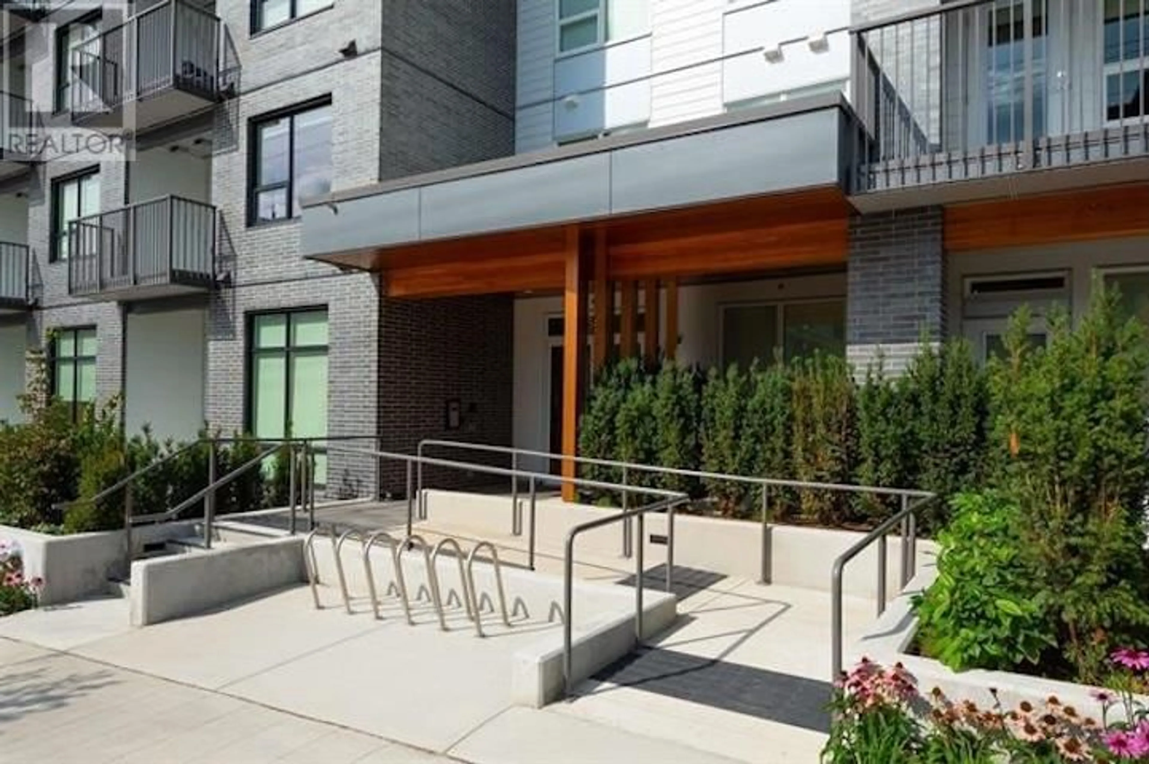 Patio, street for 301 - 645 COMO LAKE AVENUE, Coquitlam British Columbia V3J0N9