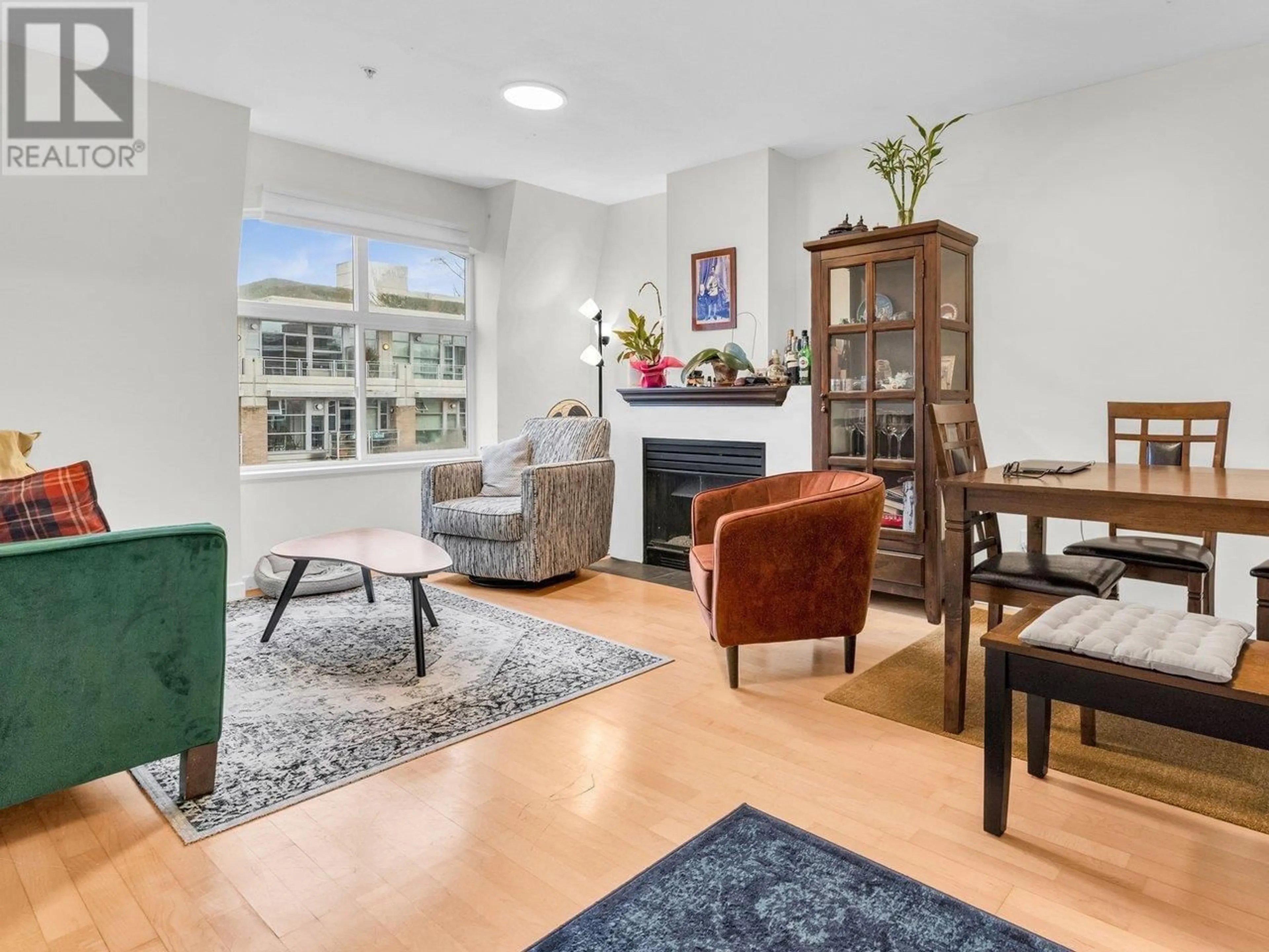 Living room with furniture, unknown for 102 - 3349 DUNBAR STREET, Vancouver British Columbia V6S2B9