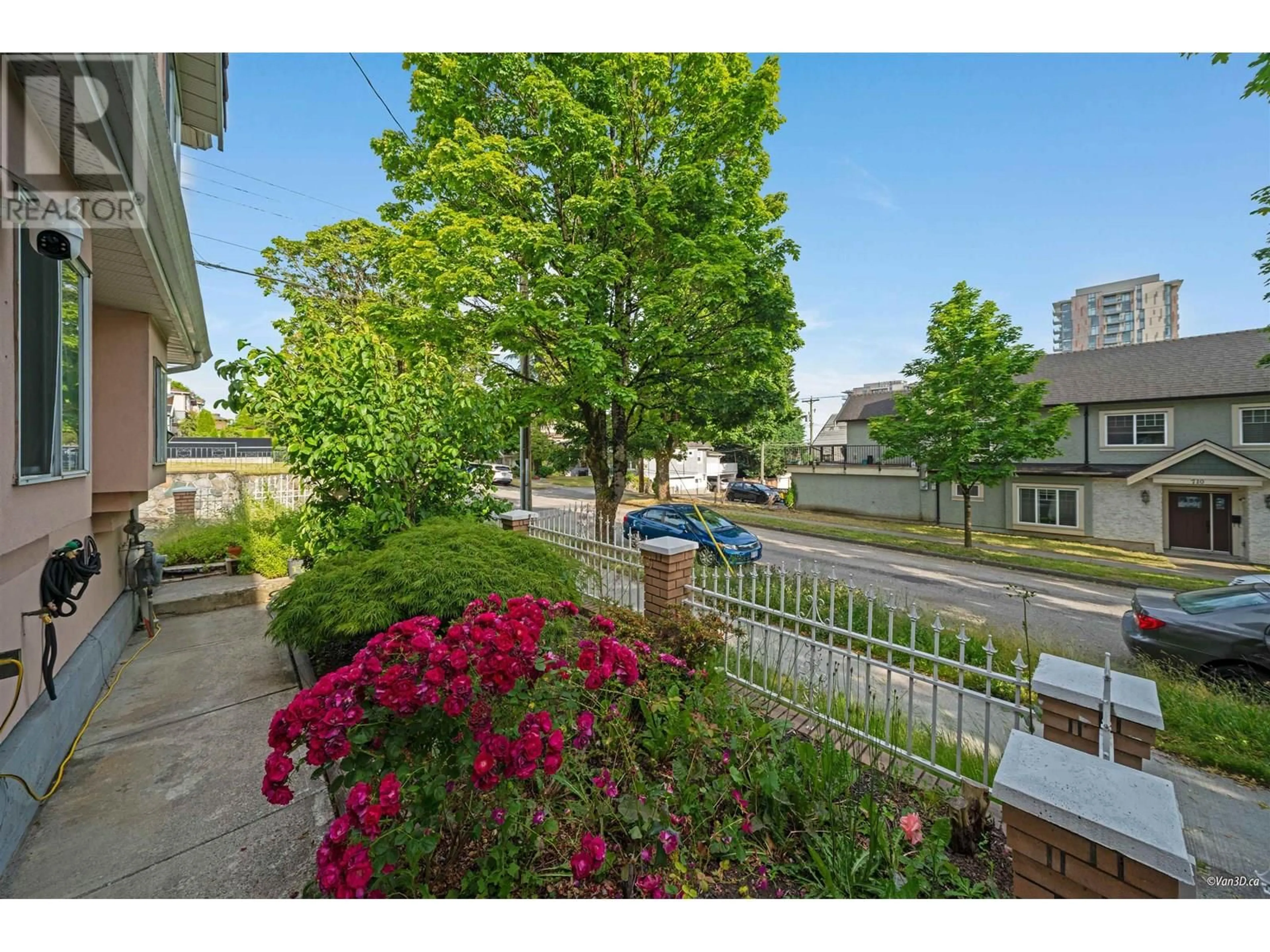 A pic from outside/outdoor area/front of a property/back of a property/a pic from drone, street for 707 63RD AVENUE, Vancouver British Columbia V5X2K6