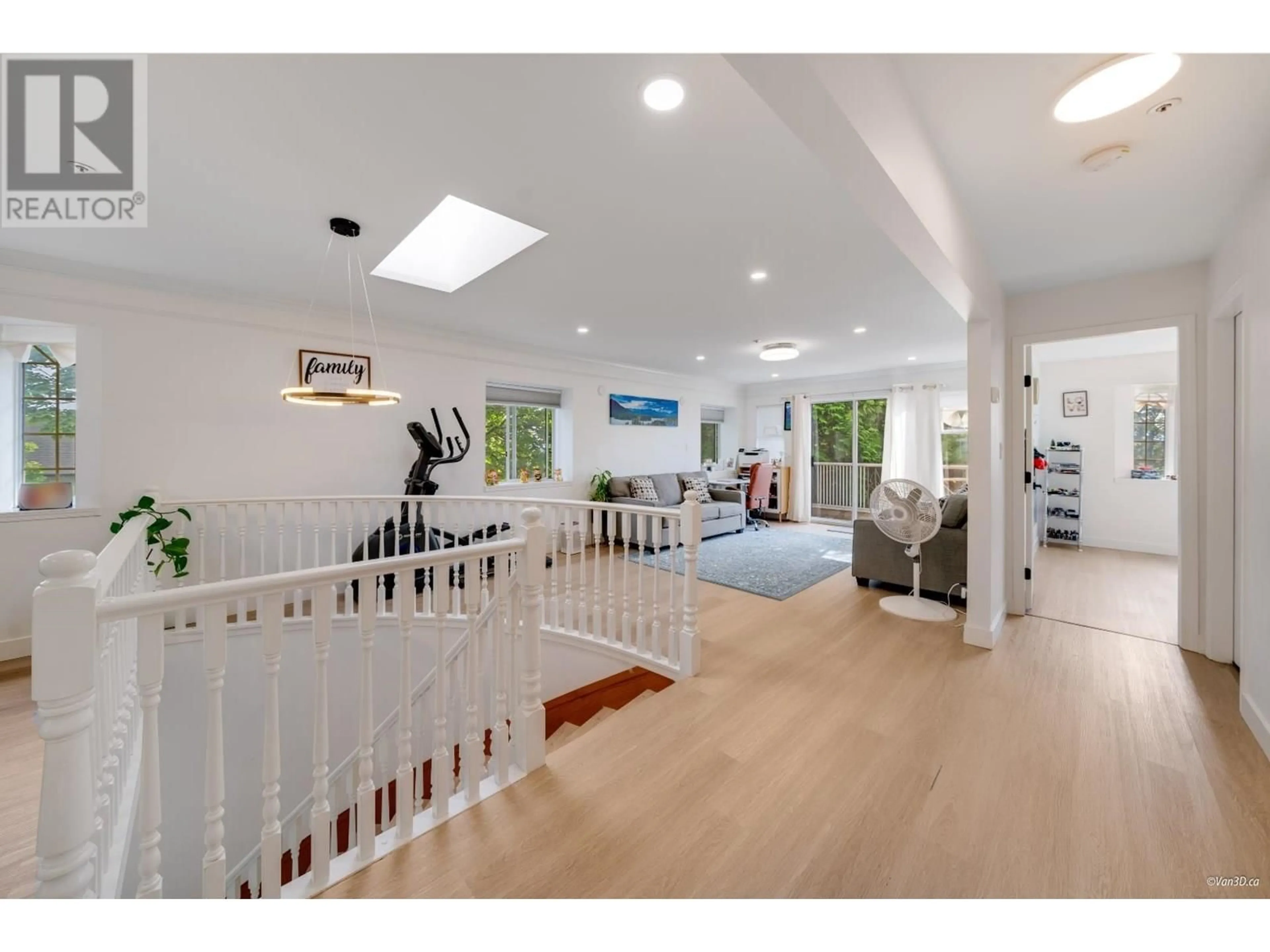 Indoor foyer for 707 63RD AVENUE, Vancouver British Columbia V5X2K6