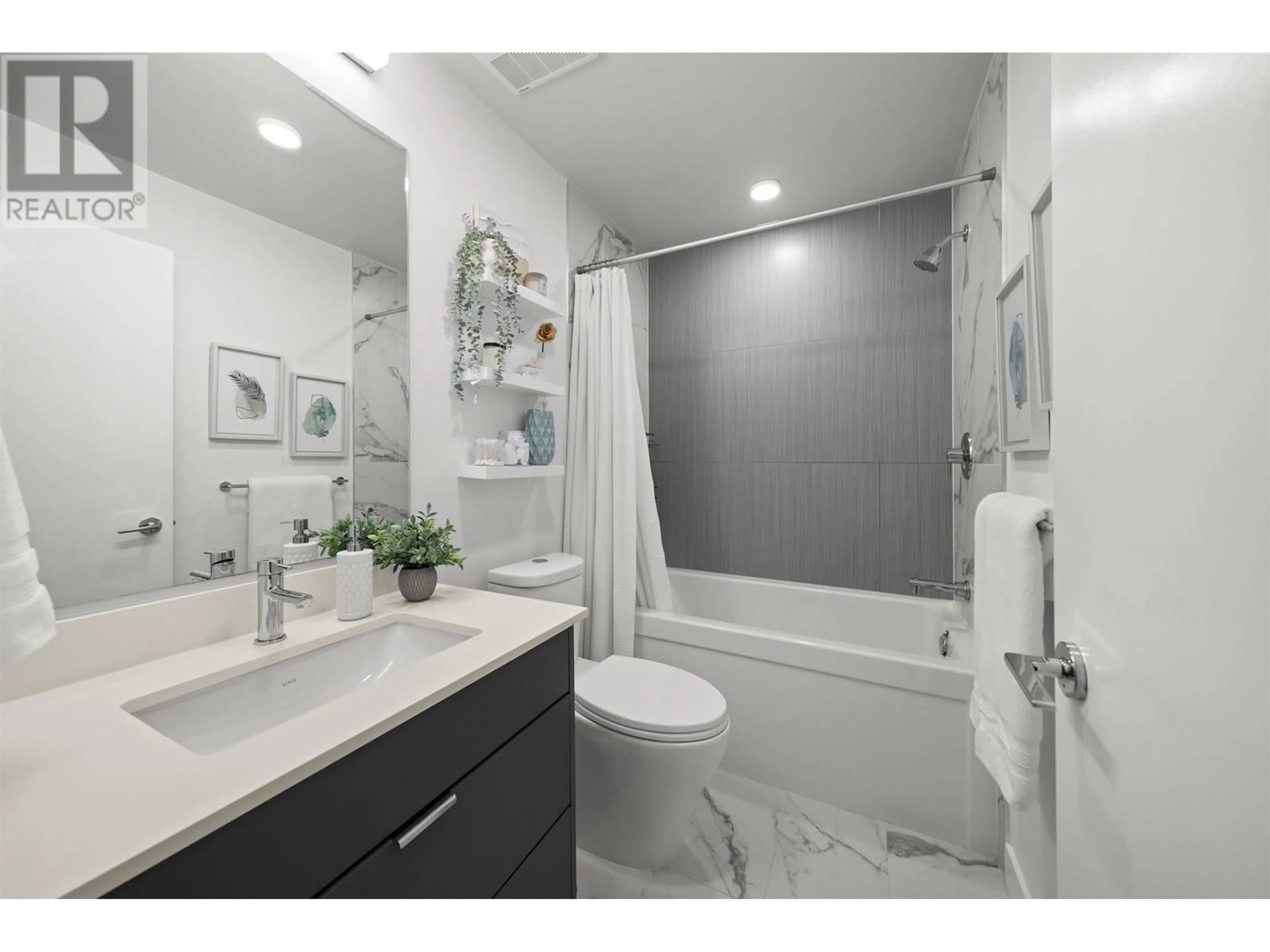 Standard bathroom, ceramic/tile floor for 211 - 1792 STARLING DRIVE, Tsawwassen British Columbia V4M0E4