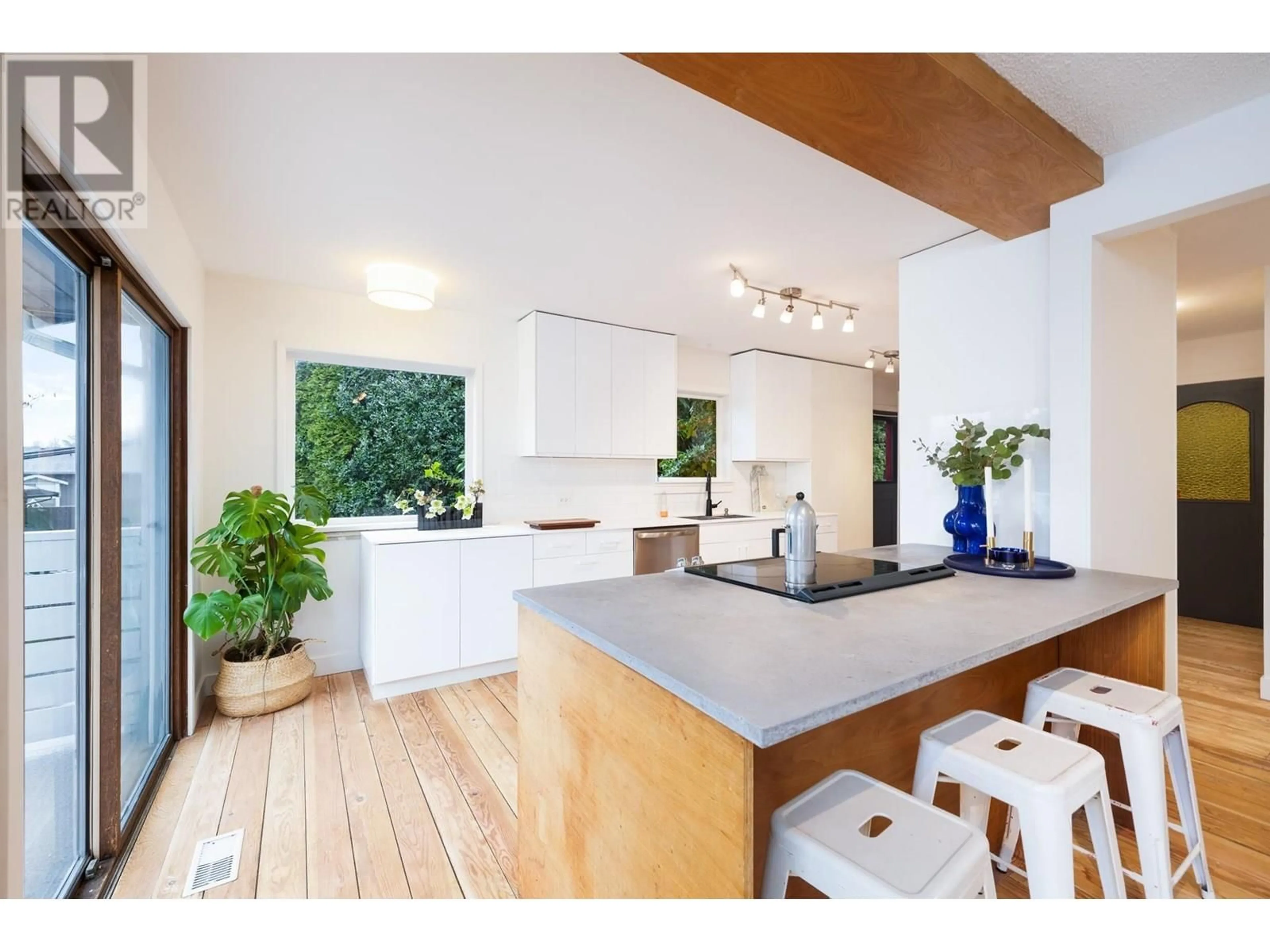 Unknown for 1008 CALEDONIA AVENUE, North Vancouver British Columbia V7G1T3