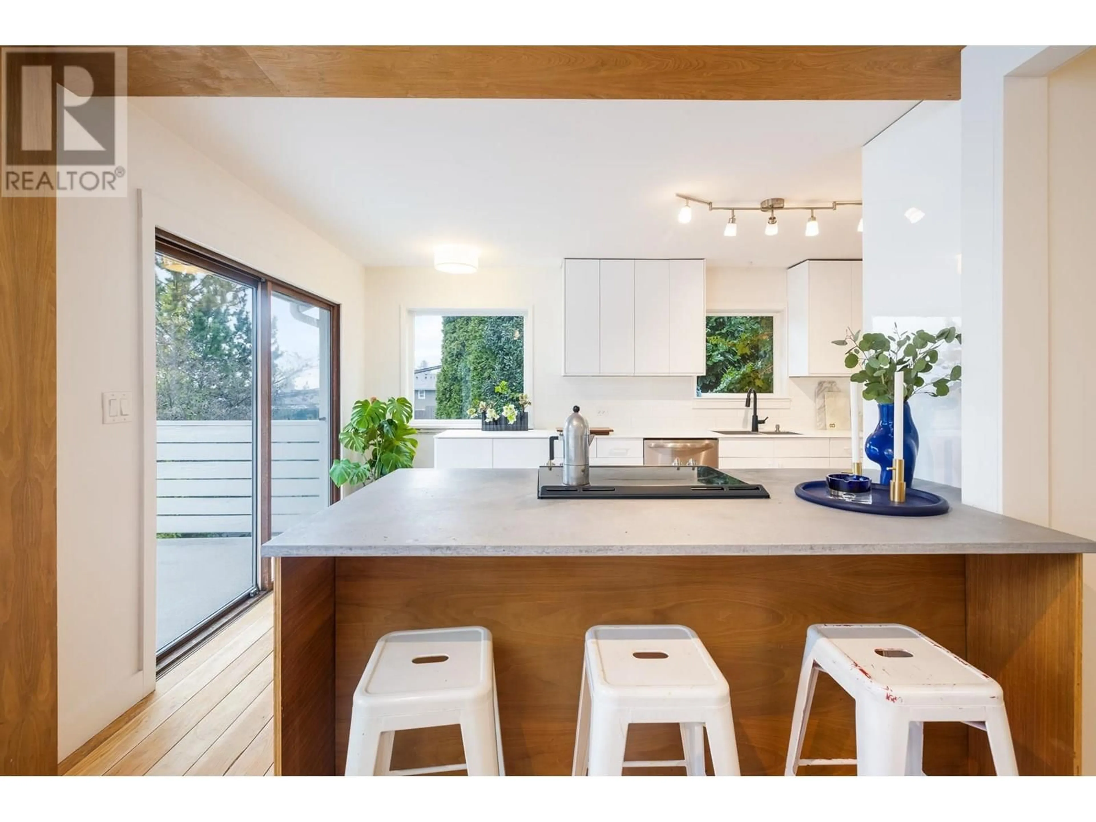 Open concept kitchen, unknown for 1008 CALEDONIA AVENUE, North Vancouver British Columbia V7G1T3
