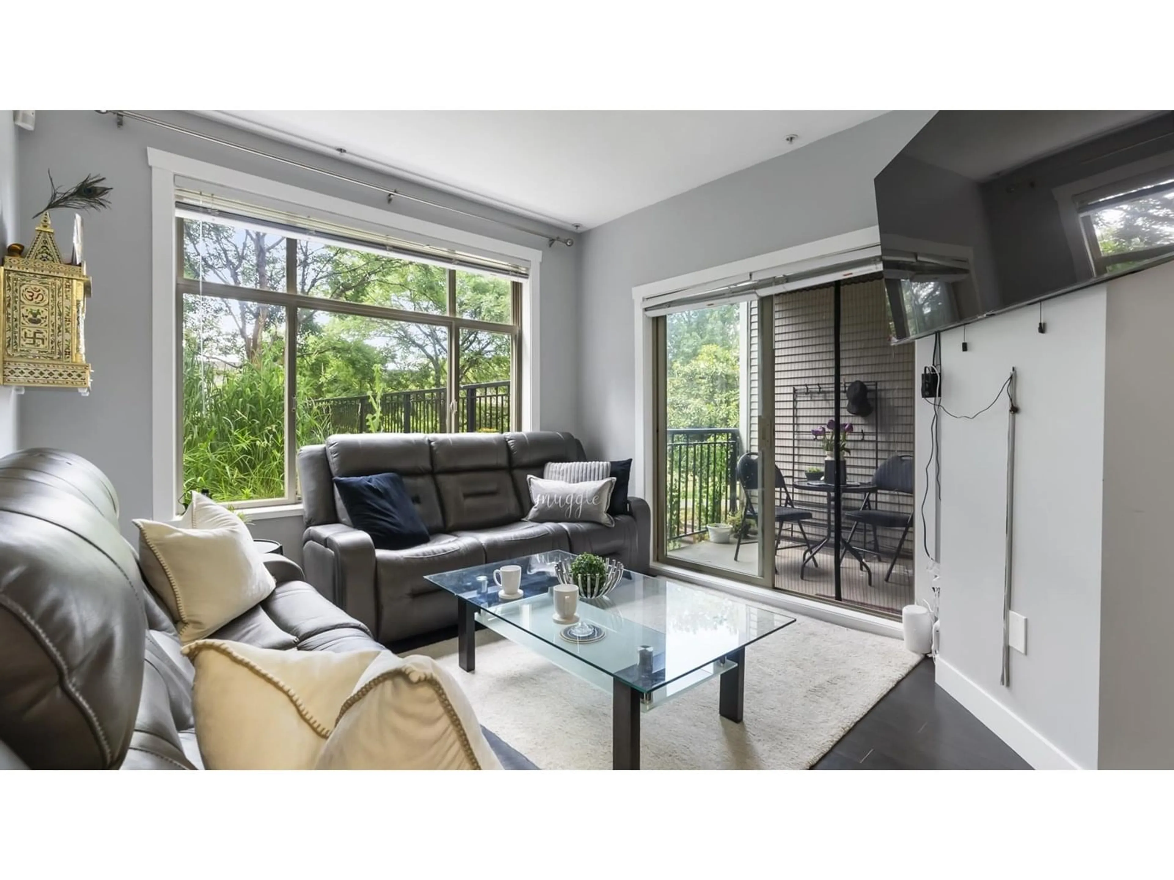 Living room with furniture, unknown for 110 - 13555 GATEWAY, Surrey British Columbia V3T0B5