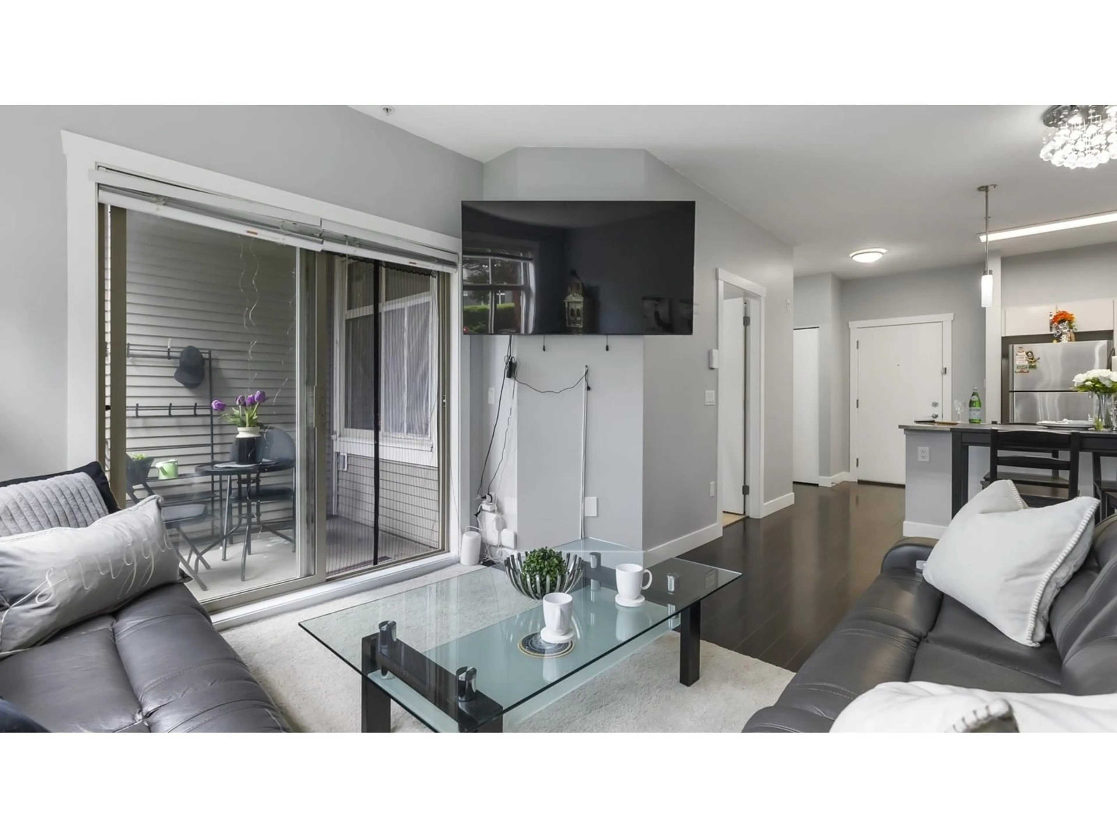 Living room with furniture, unknown for 110 - 13555 GATEWAY, Surrey British Columbia V3T0B5