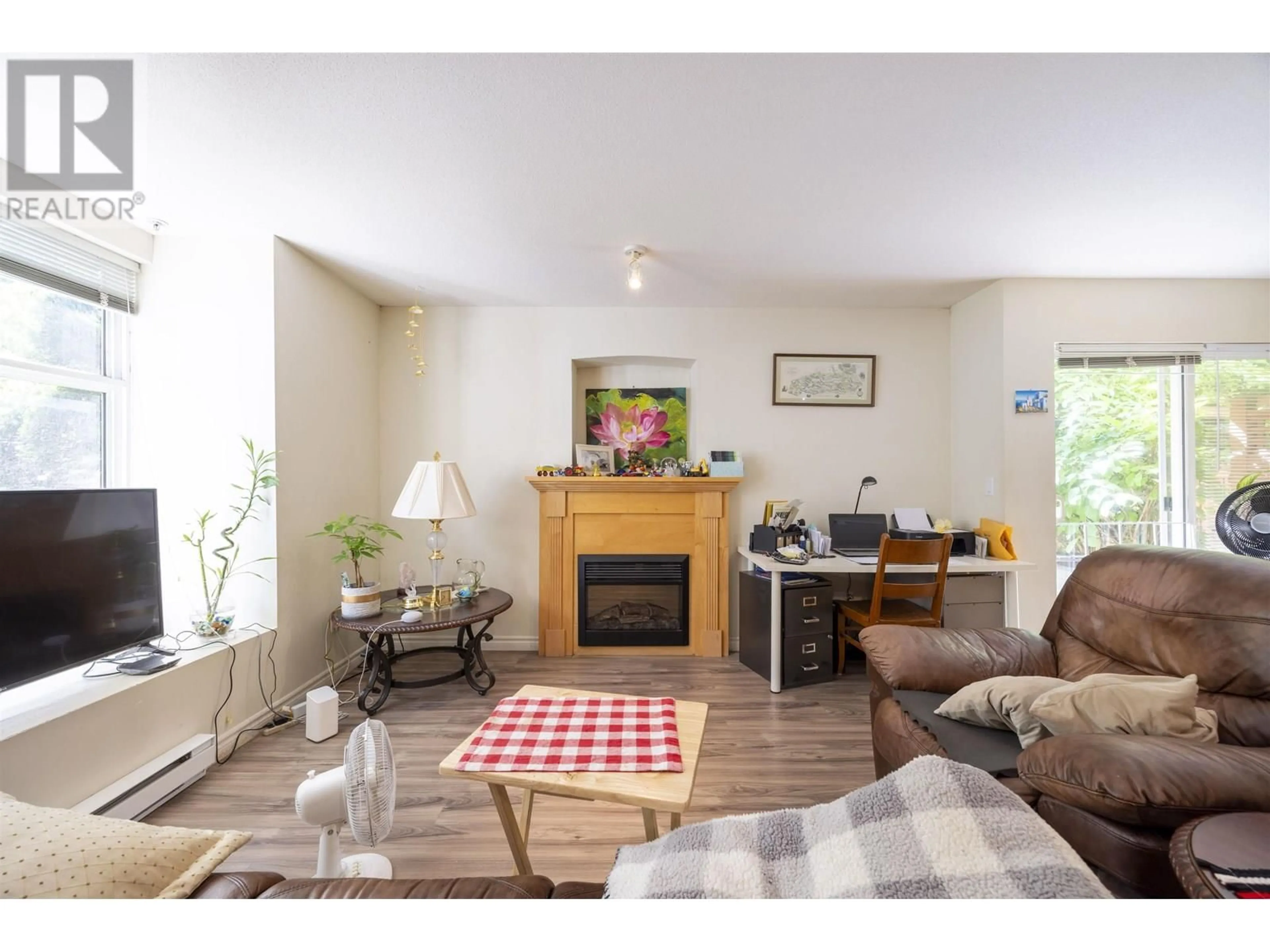 Living room with furniture, wood/laminate floor for 30 - 7128 STRIDE AVENUE, Burnaby British Columbia V3N1T5