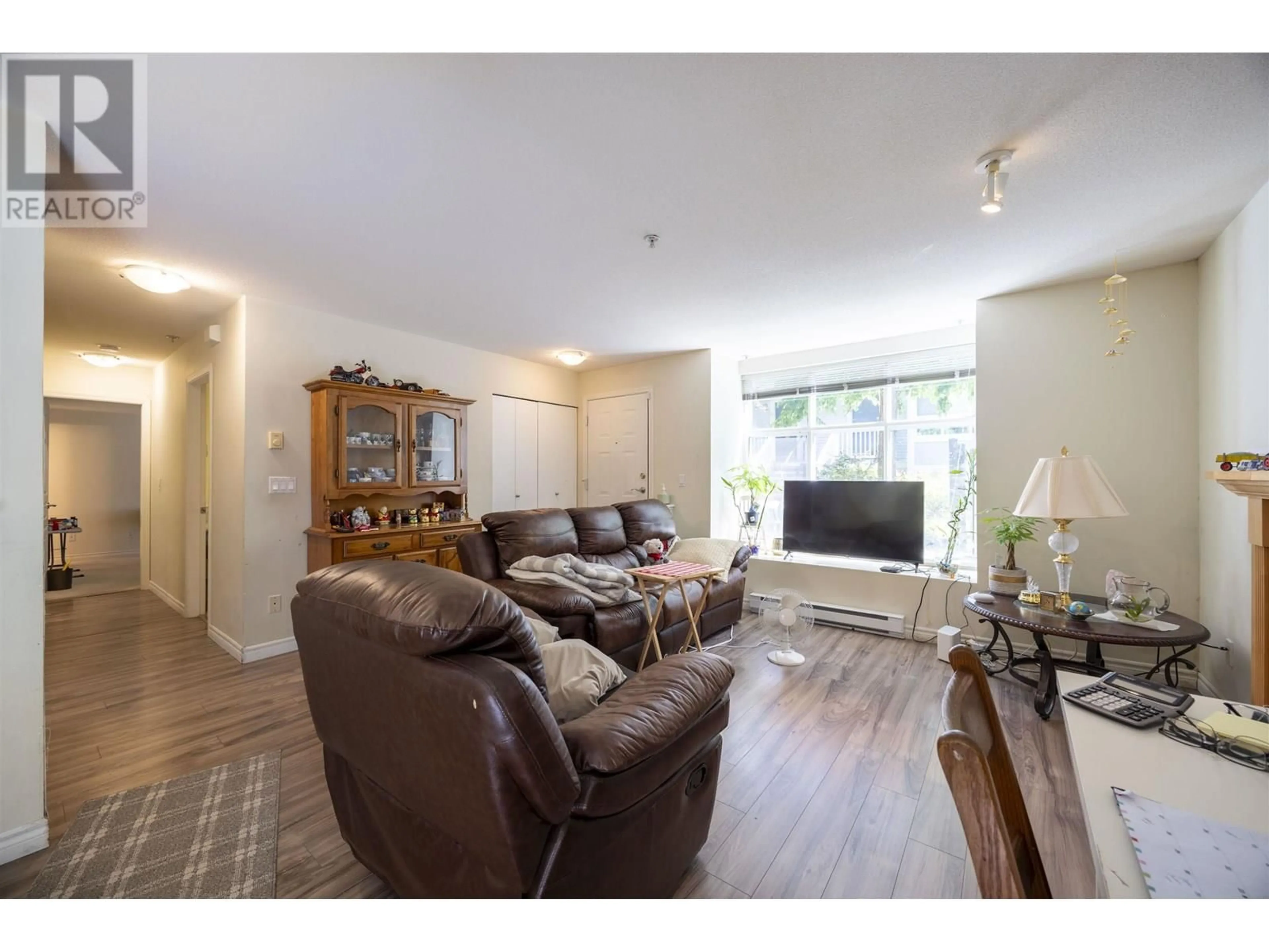 Living room with furniture, wood/laminate floor for 30 - 7128 STRIDE AVENUE, Burnaby British Columbia V3N1T5