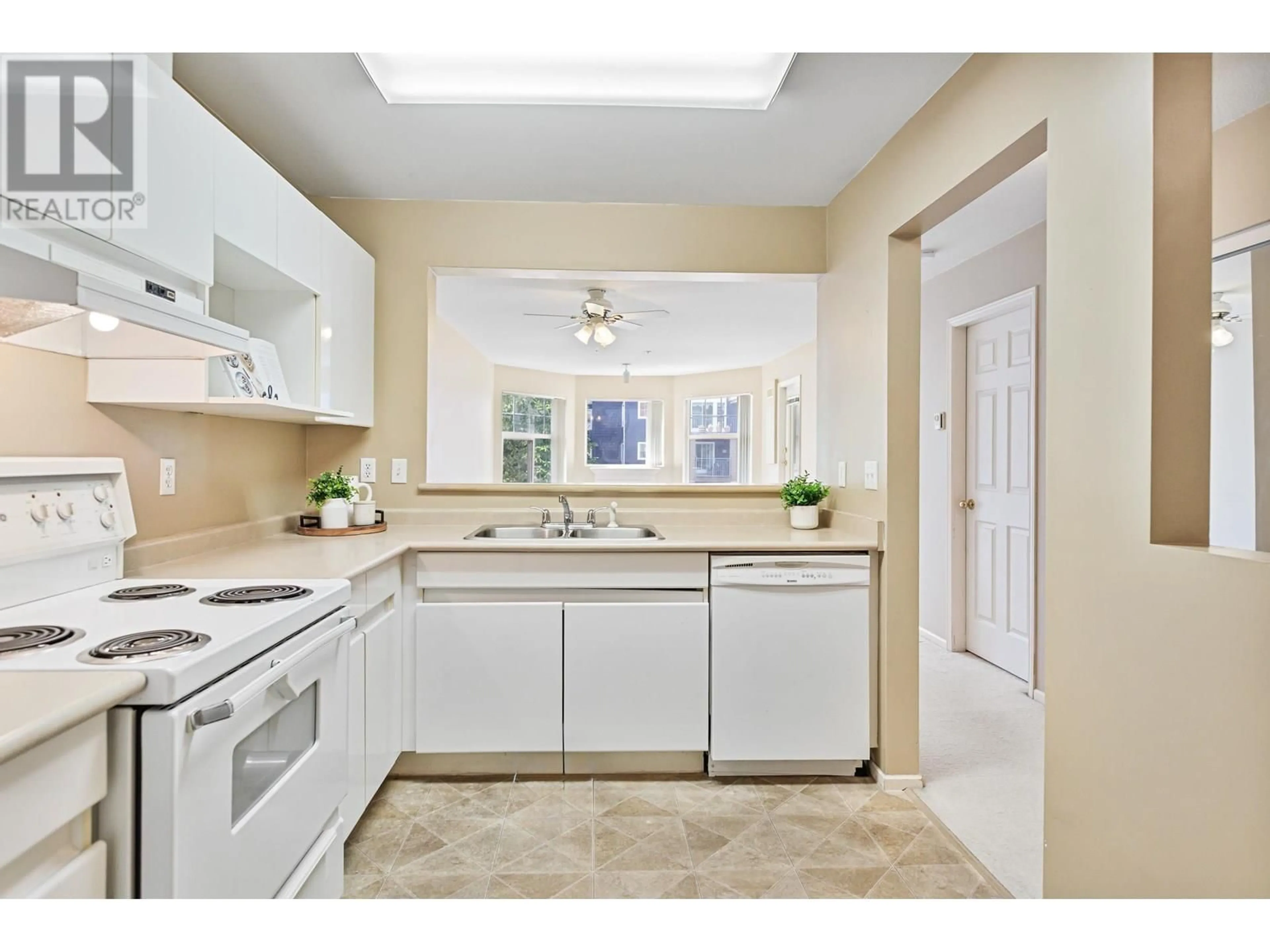 Standard kitchen, ceramic/tile floor for 309 - 3075 PRIMROSE LANE, Coquitlam British Columbia V3B7S2