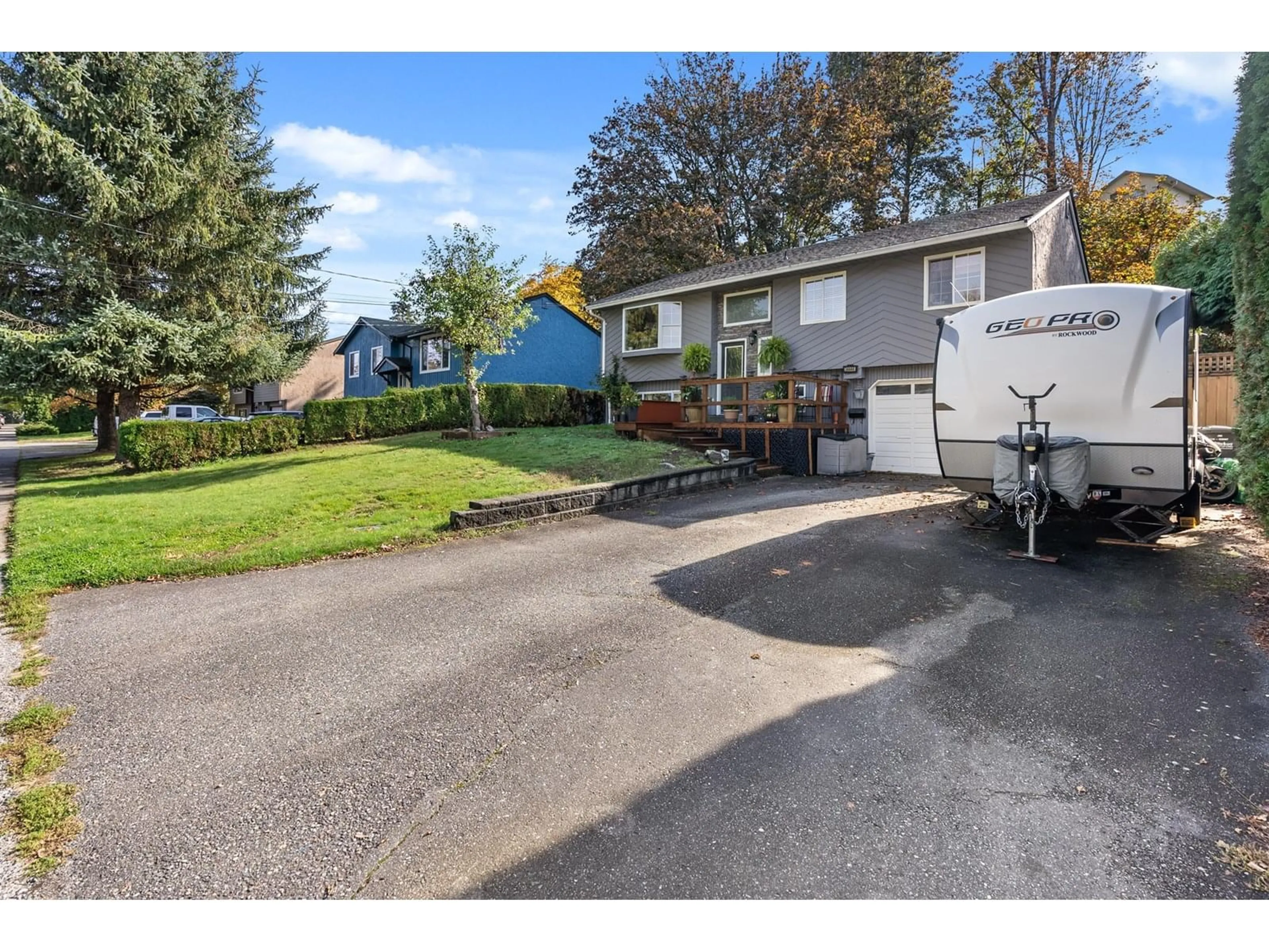 A pic from outside/outdoor area/front of a property/back of a property/a pic from drone, street for 34444 IMMEL, Abbotsford British Columbia V2S5P4