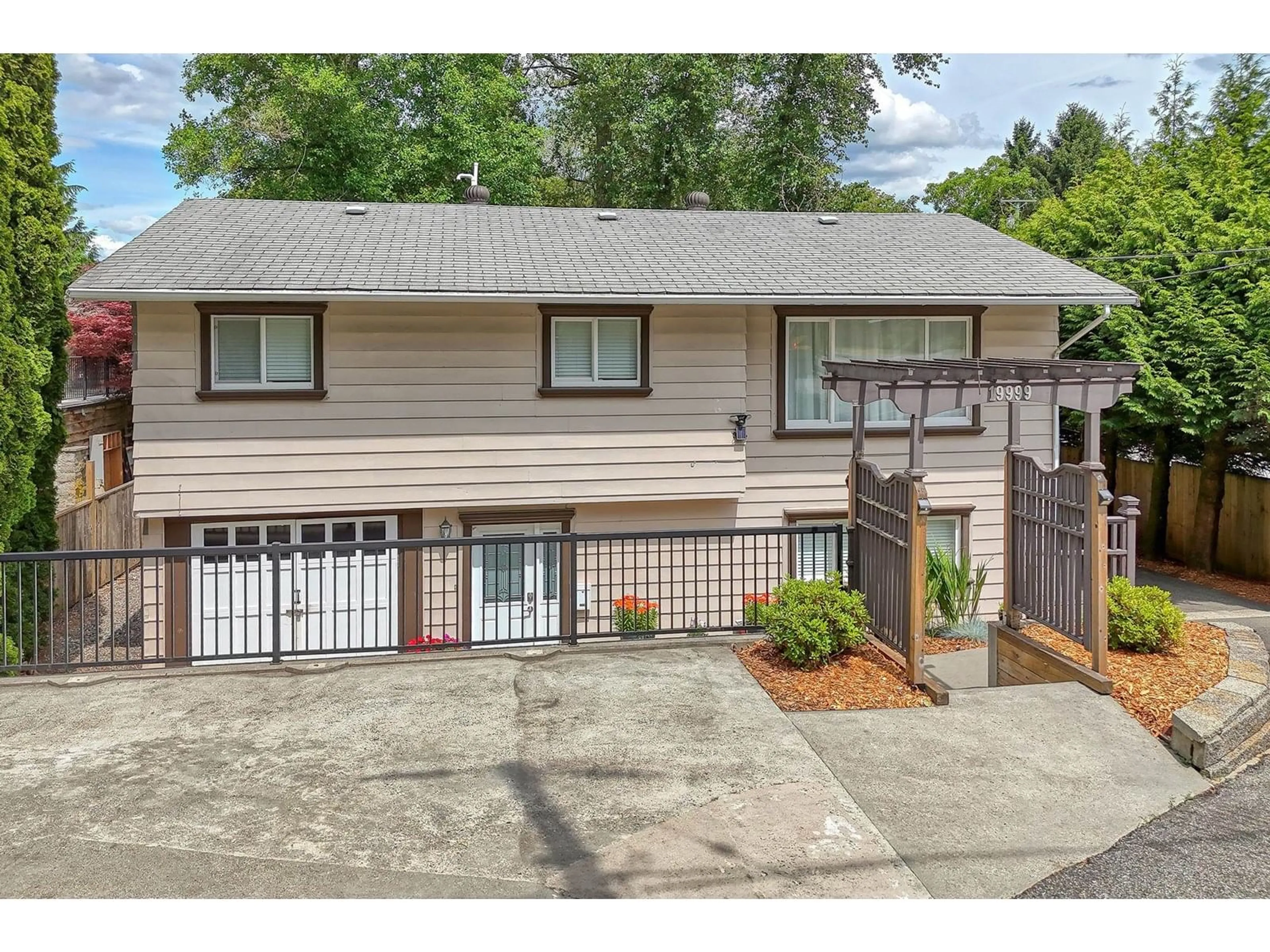 Home with vinyl exterior material, street for 19999 50, Langley British Columbia V3A6P8