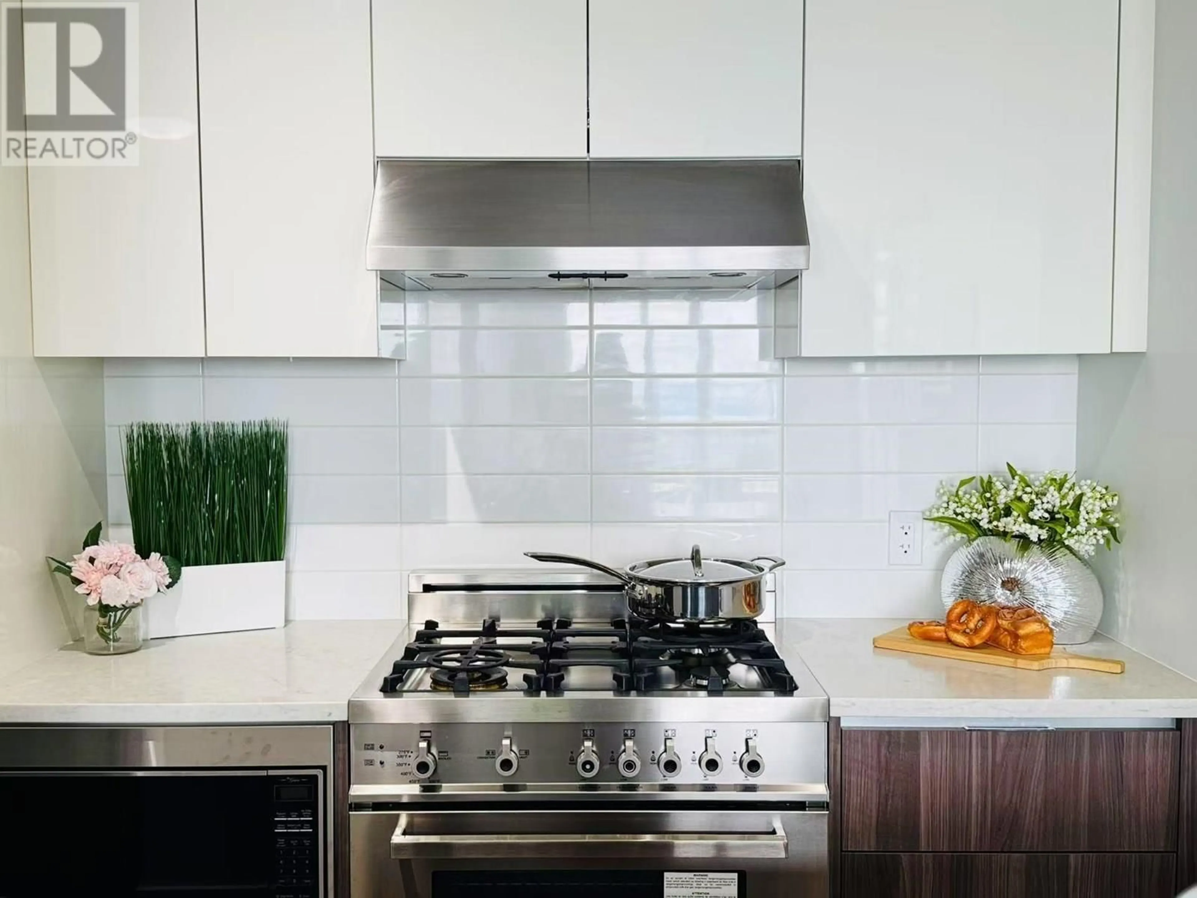 Contemporary kitchen, ceramic/tile floor for 2101 - 4900 LENNOX LANE, Burnaby British Columbia V5H0G9