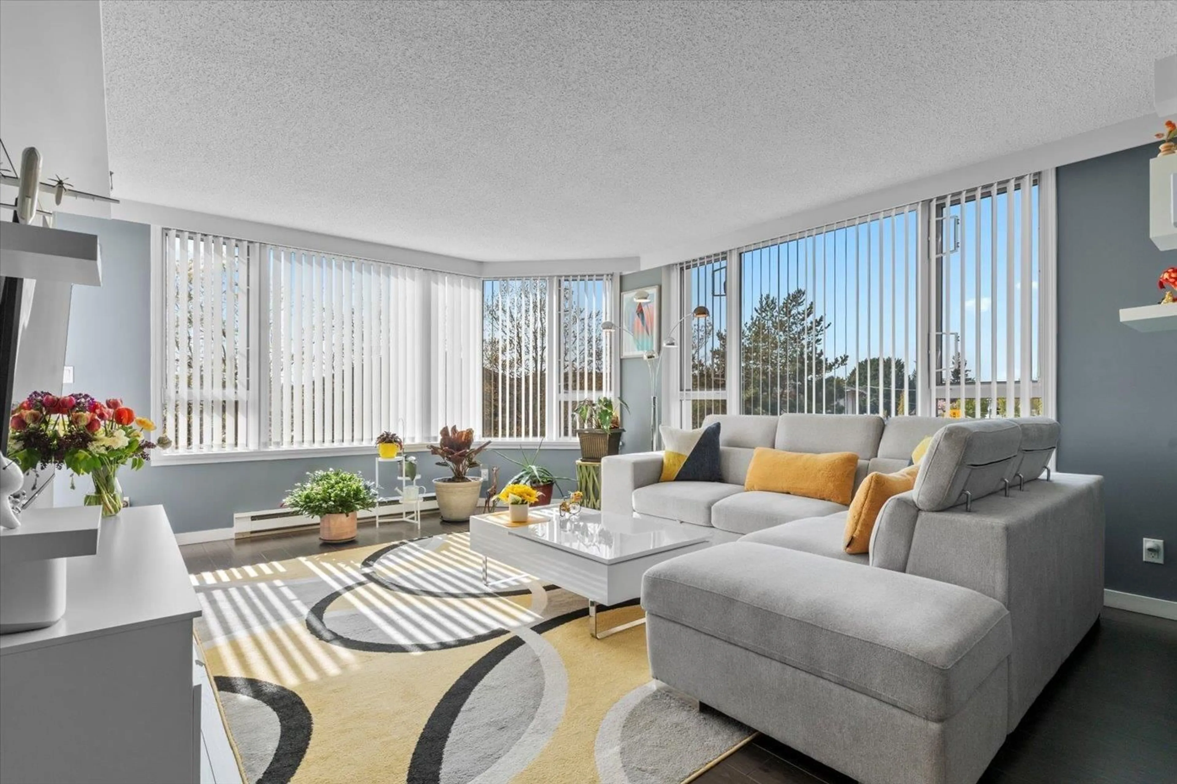 Living room with furniture, unknown for 401 - 3150 GLADWIN, Abbotsford British Columbia V2T5S9