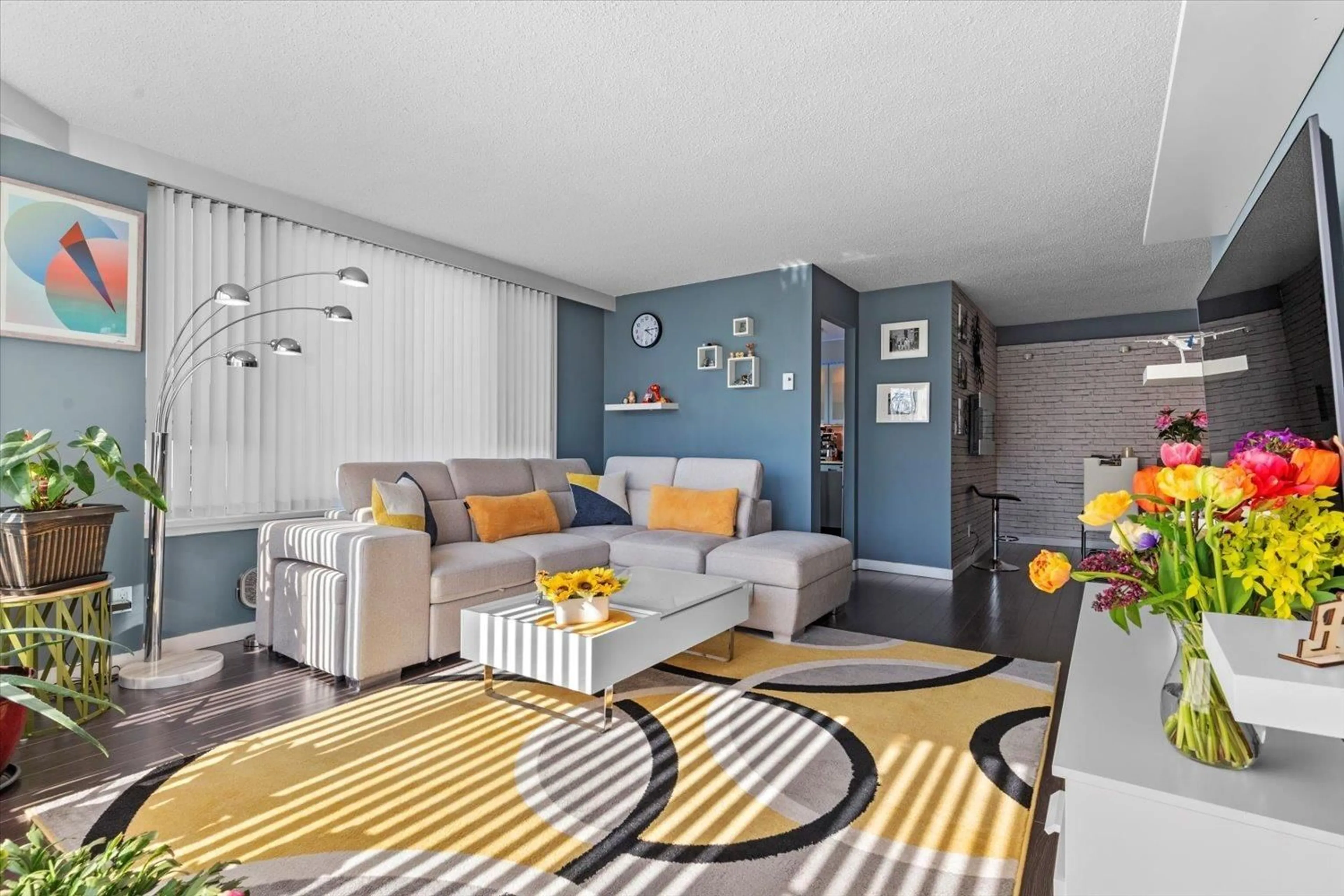 Living room with furniture, unknown for 401 - 3150 GLADWIN, Abbotsford British Columbia V2T5S9