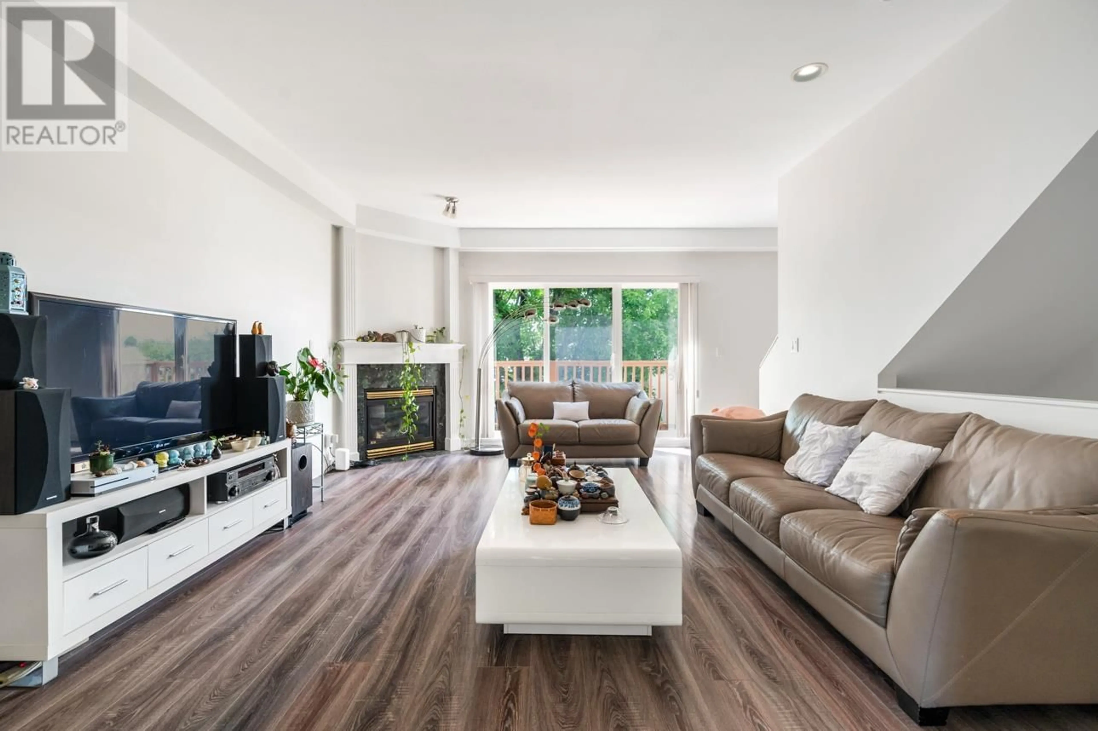 Living room with furniture, wood/laminate floor for 6 - 11888 MELLIS DRIVE, Richmond British Columbia V6X1M1