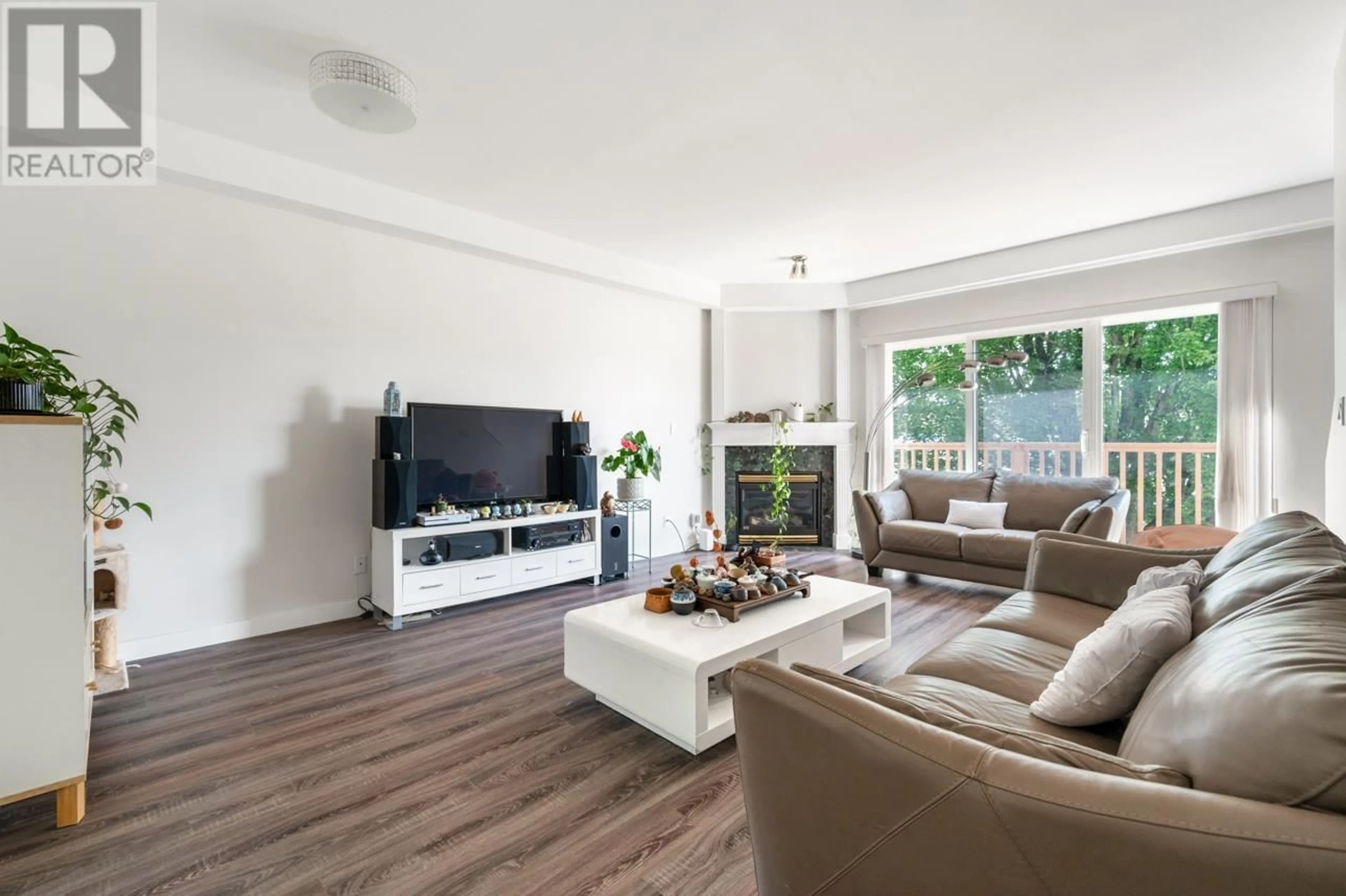 Living room with furniture, wood/laminate floor for 6 - 11888 MELLIS DRIVE, Richmond British Columbia V6X1M1