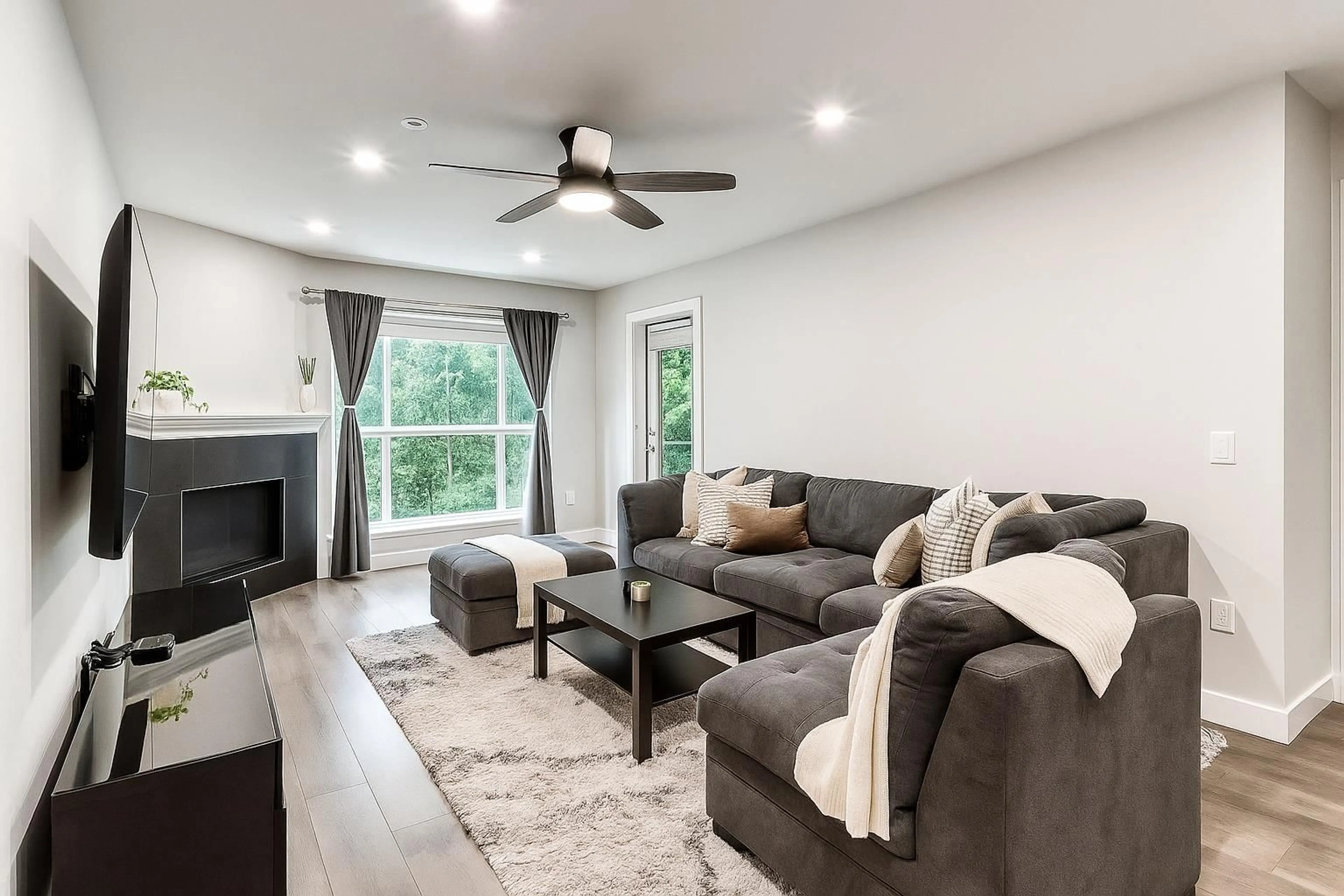 Living room with furniture, unknown for 410 - 15895 84, Surrey British Columbia V4N0W7