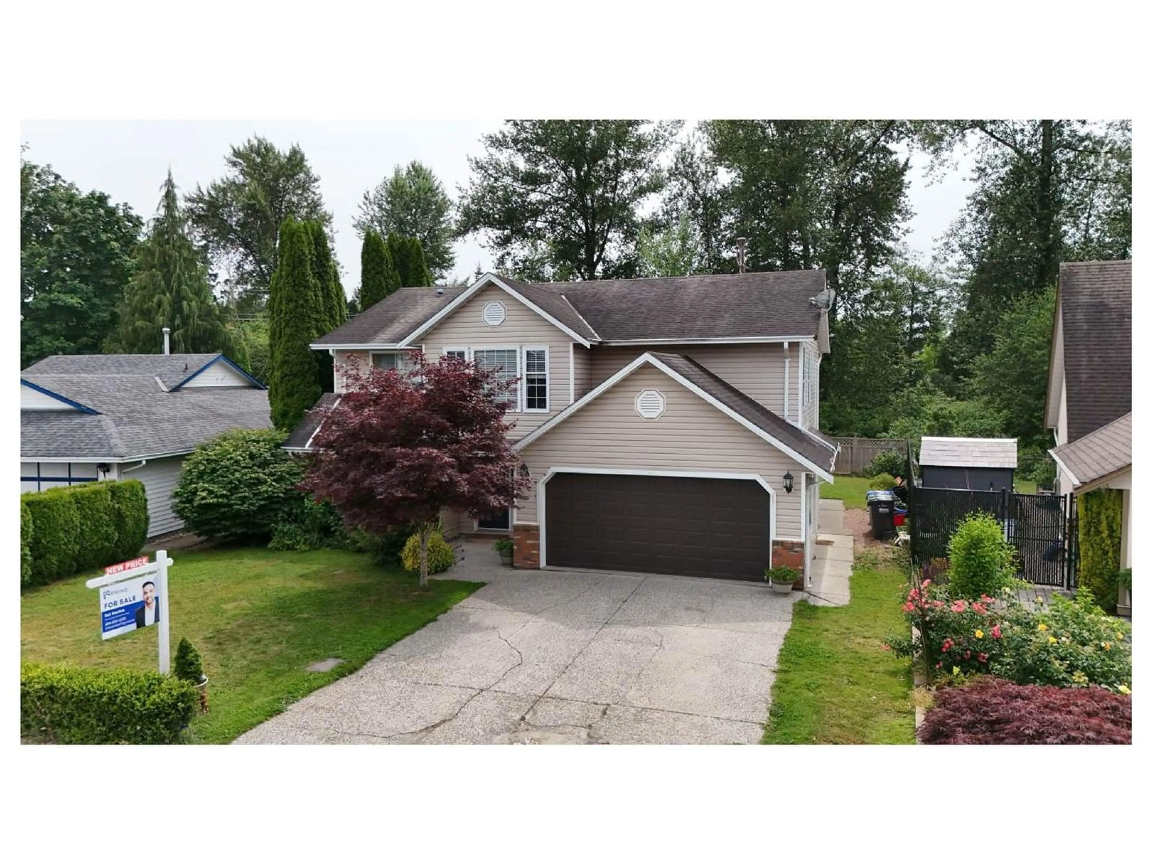 A pic from outside/outdoor area/front of a property/back of a property/a pic from drone, street for 31002 CREEKSIDE, Abbotsford British Columbia V2T5K1
