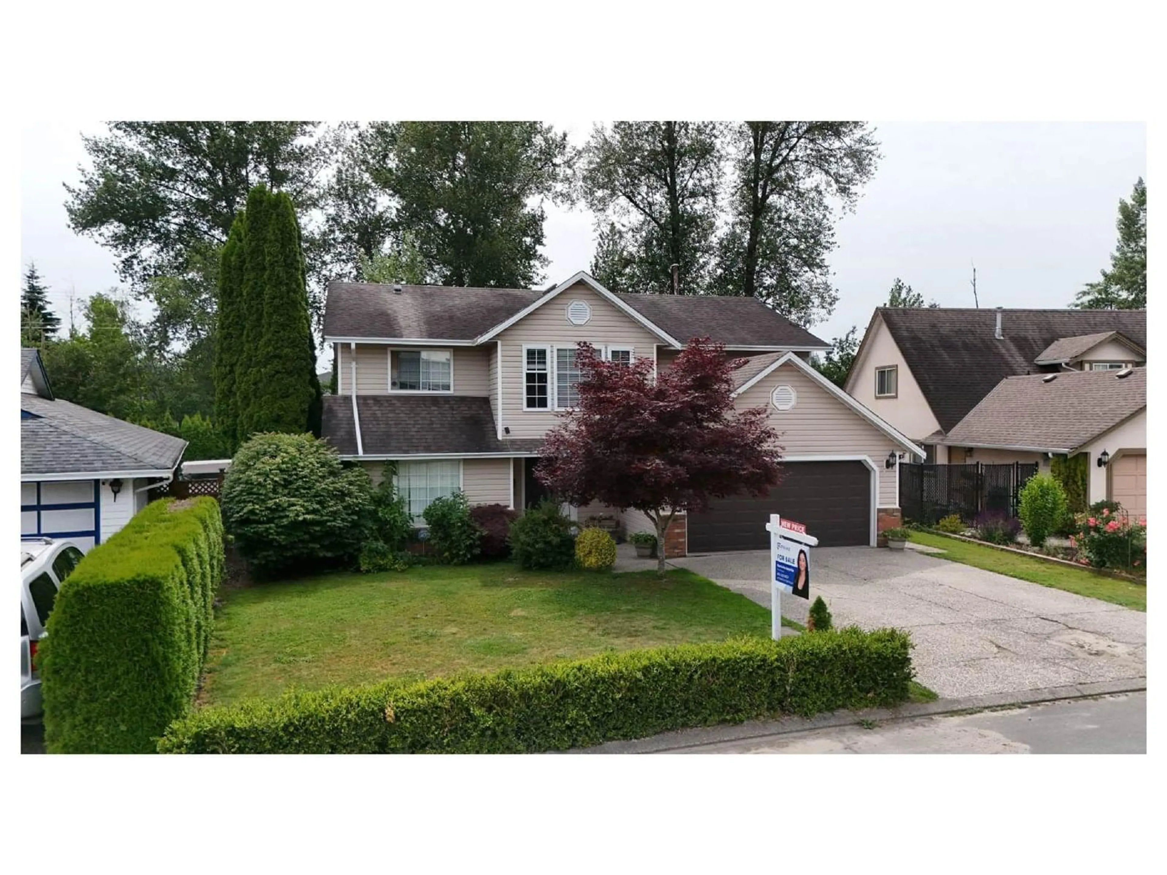 A pic from outside/outdoor area/front of a property/back of a property/a pic from drone, street for 31002 CREEKSIDE, Abbotsford British Columbia V2T5K1