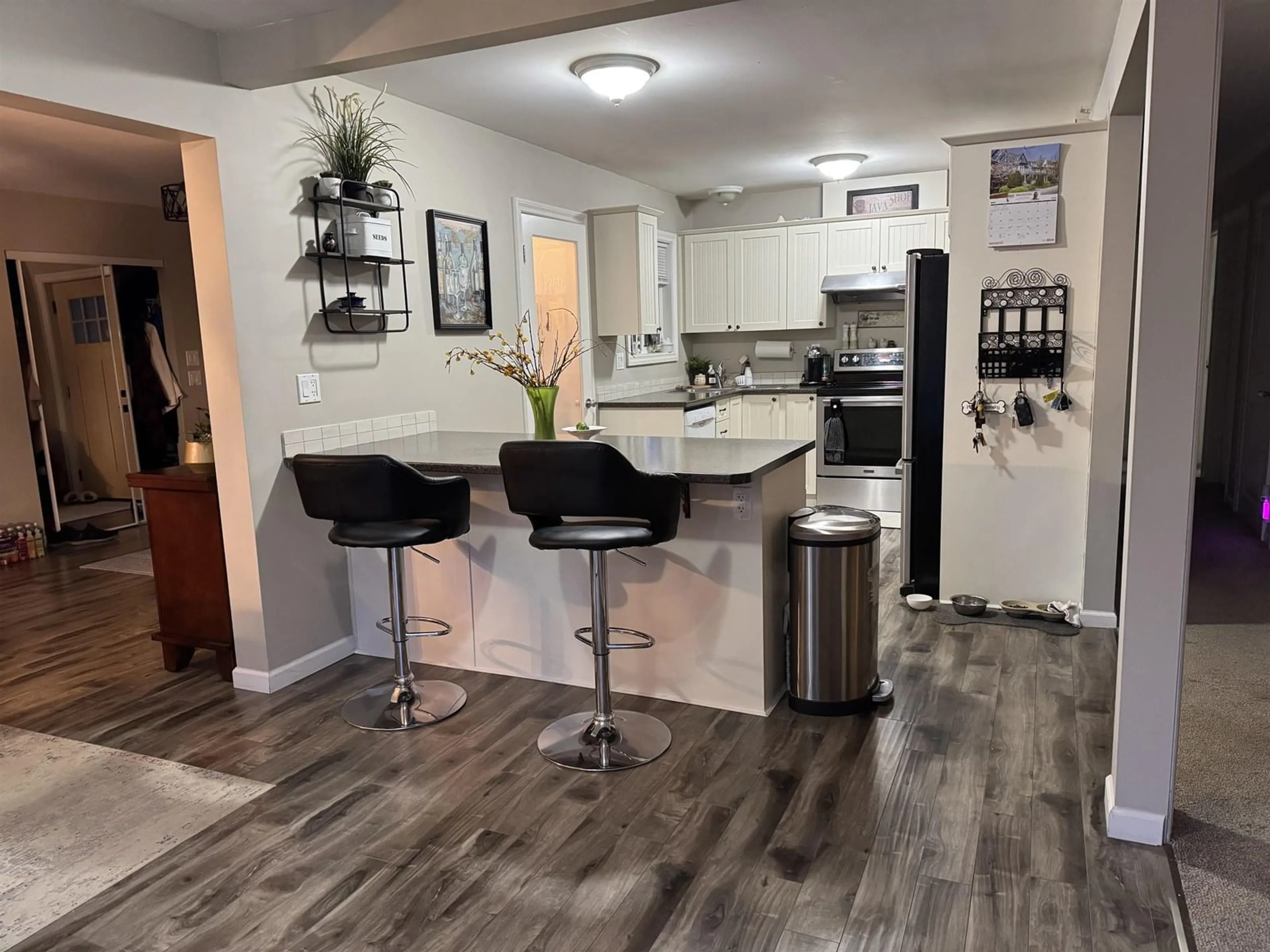 Open concept kitchen, unknown for 9957 DEWDNEY TRUCK, Mission British Columbia V4S1K8