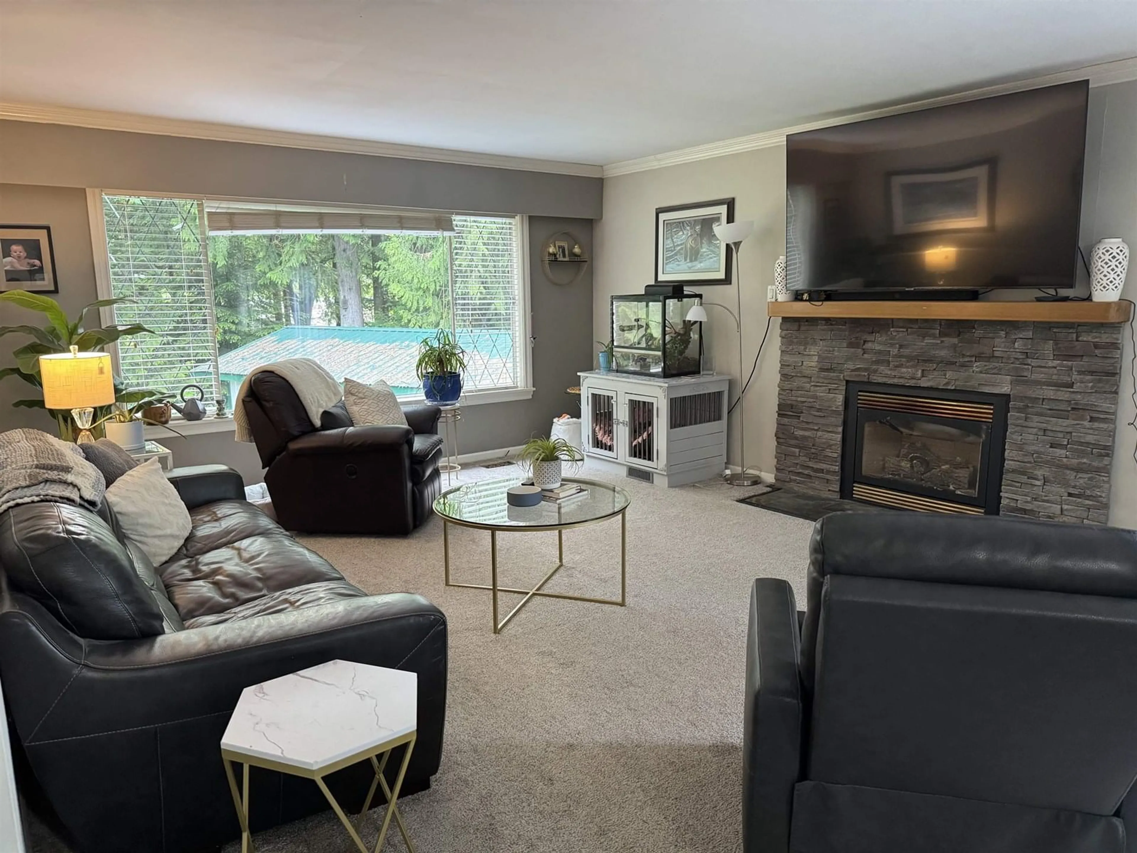 Living room with furniture, unknown for 9957 DEWDNEY TRUCK, Mission British Columbia V4S1K8