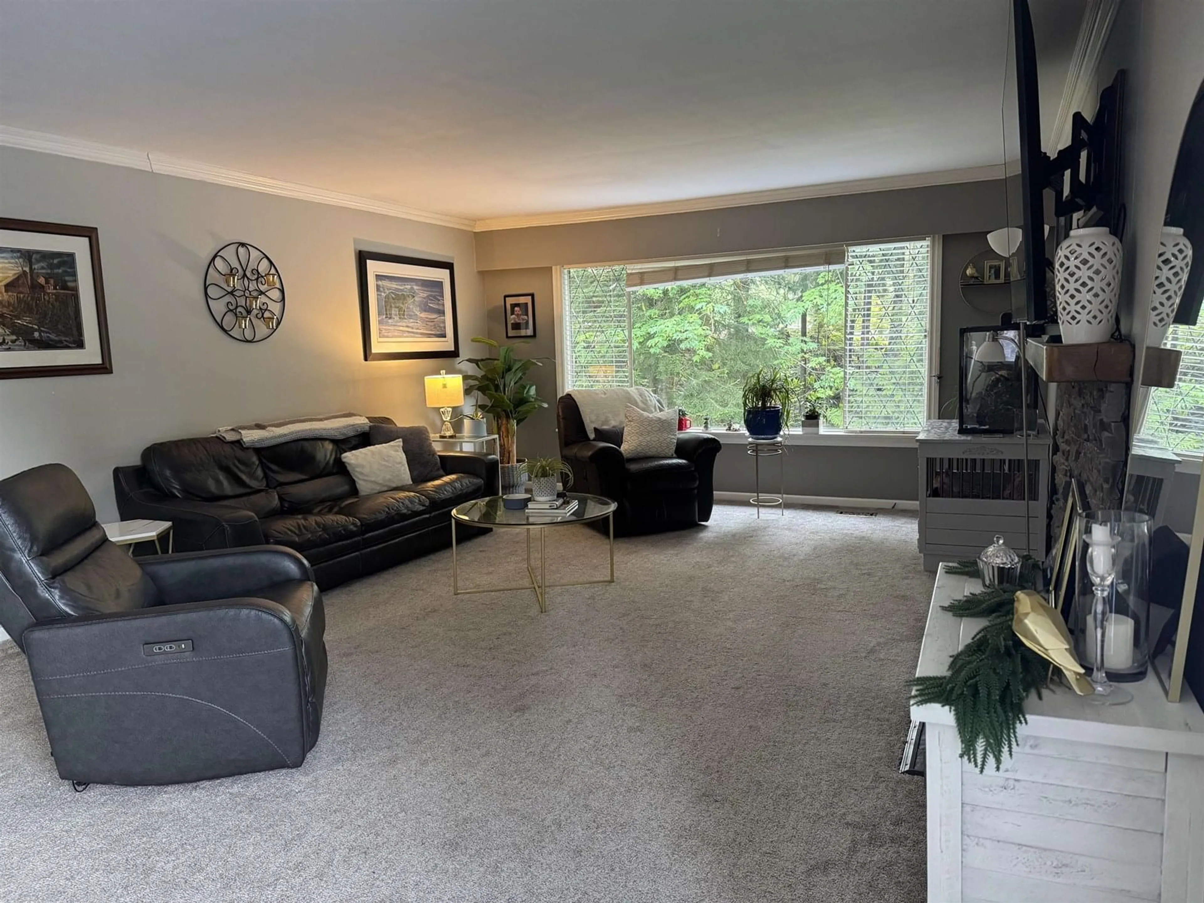 Living room with furniture, unknown for 9957 DEWDNEY TRUCK, Mission British Columbia V4S1K8