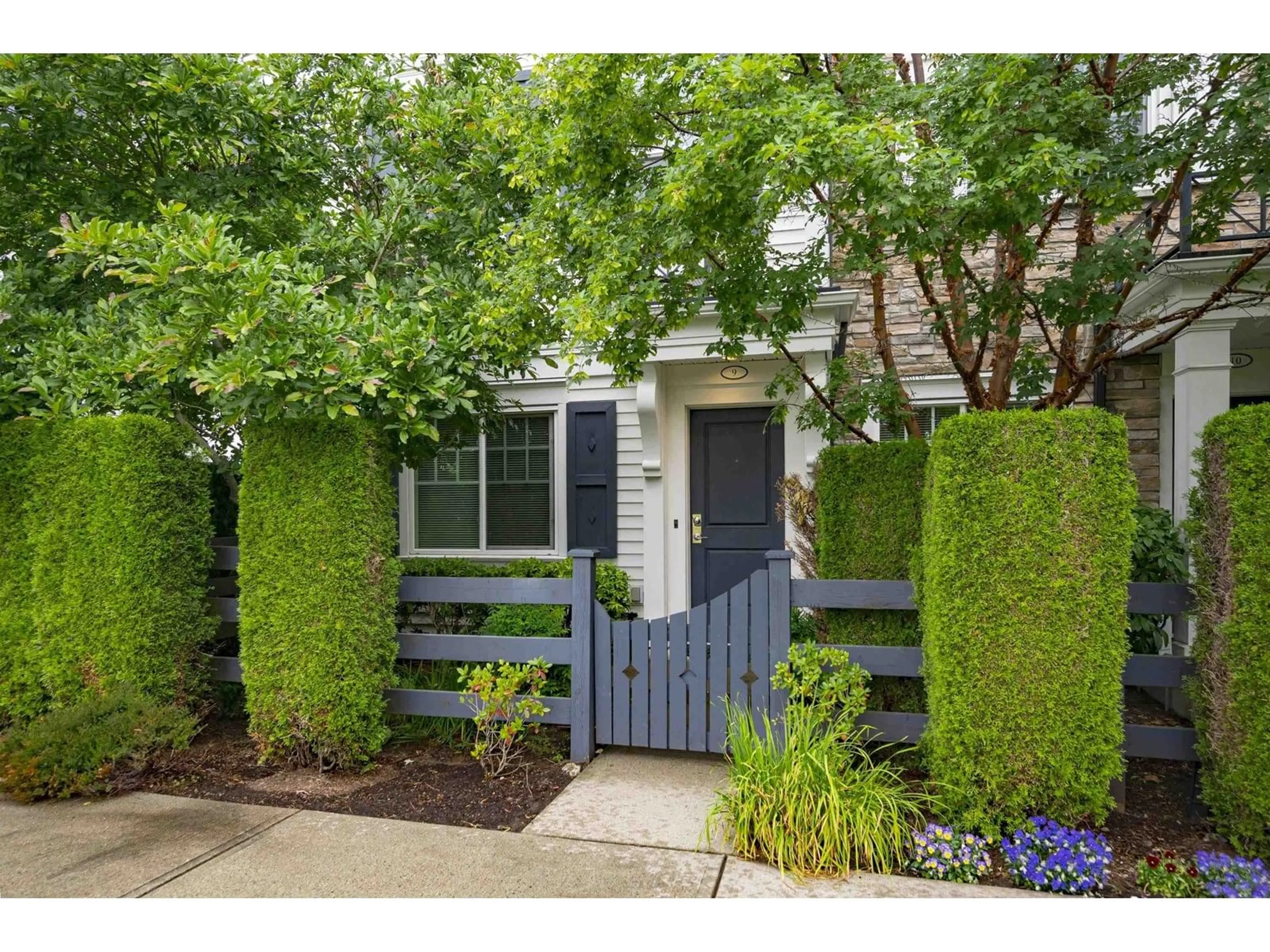 Indoor entryway for 9 - 7348 192A, Surrey British Columbia V4N6J2