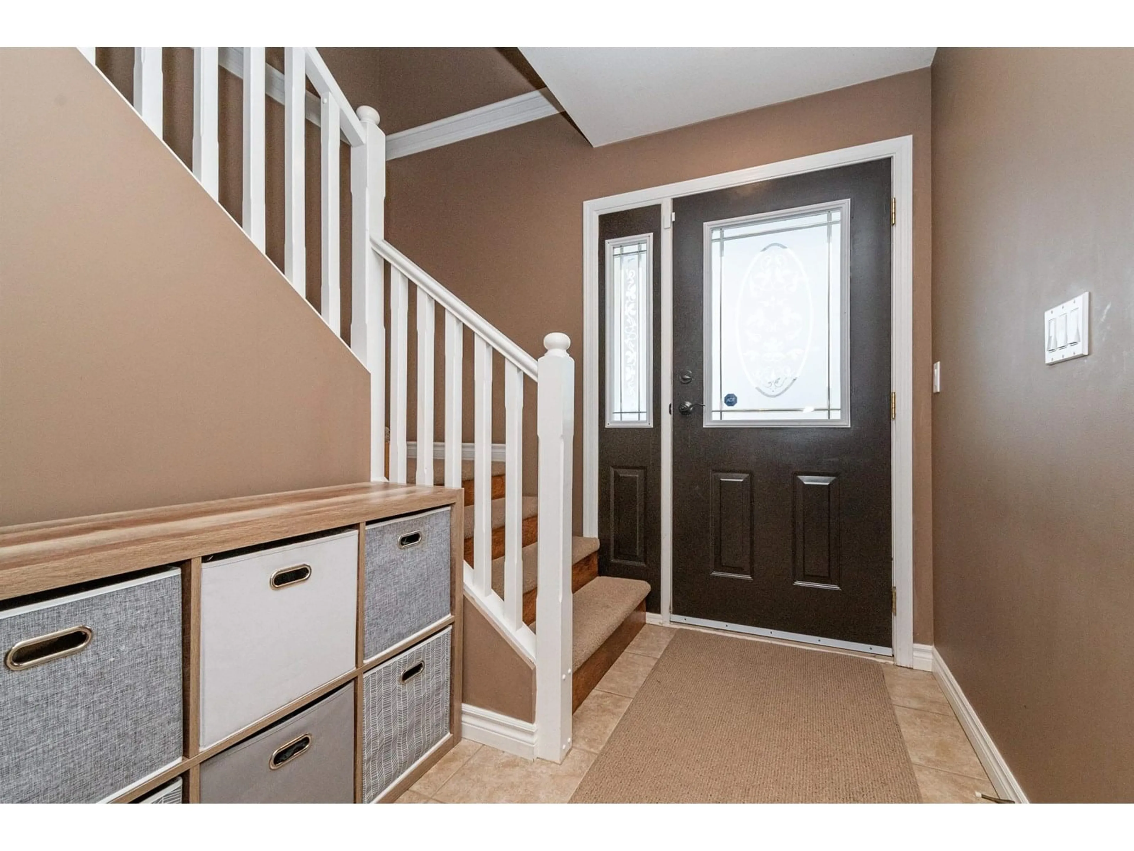 Indoor entryway for 46346 VALLEYVIEW ROAD, Chilliwack British Columbia V2R5R9