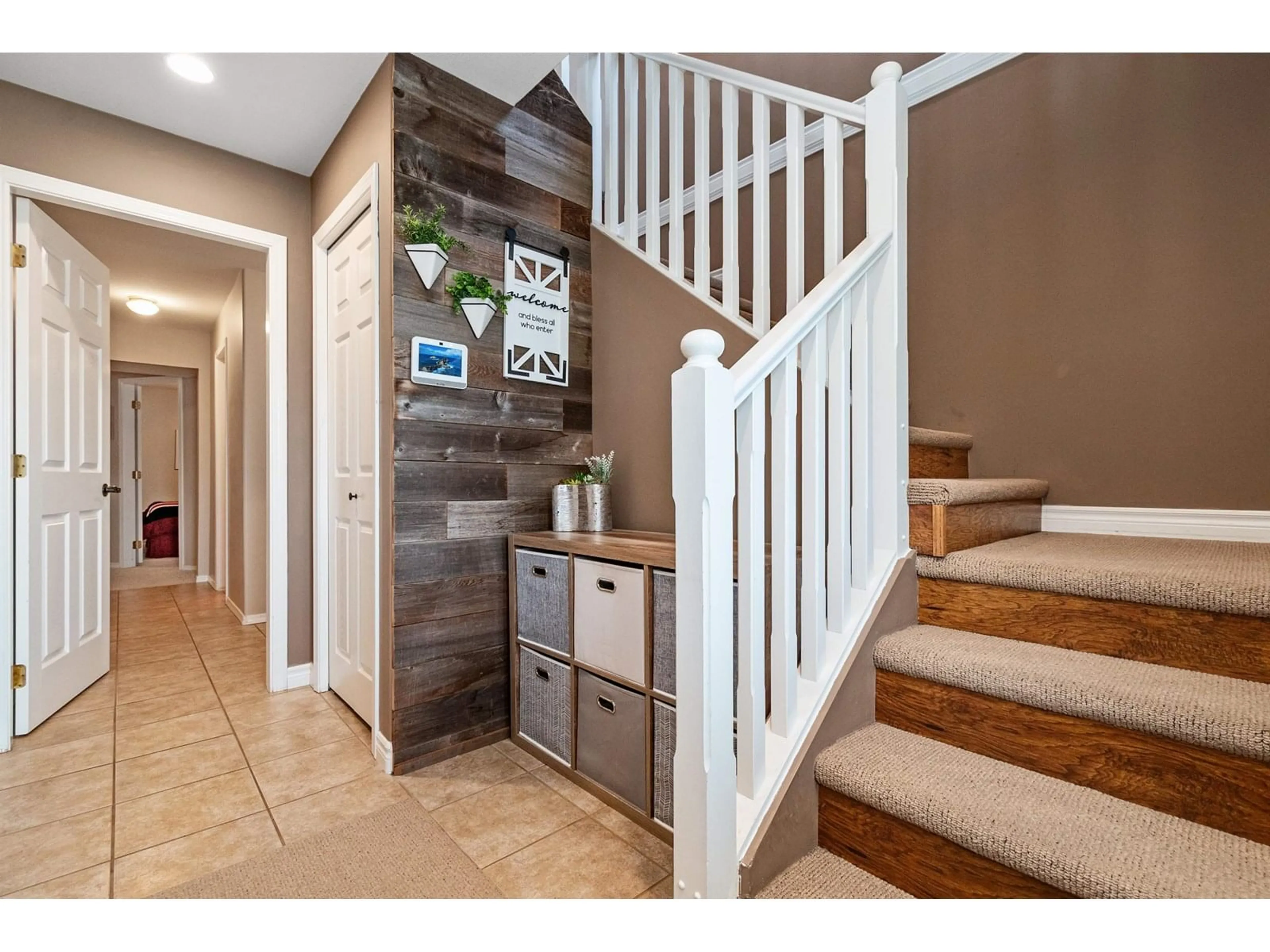 Indoor entryway for 46346 VALLEYVIEW ROAD, Chilliwack British Columbia V2R5R9
