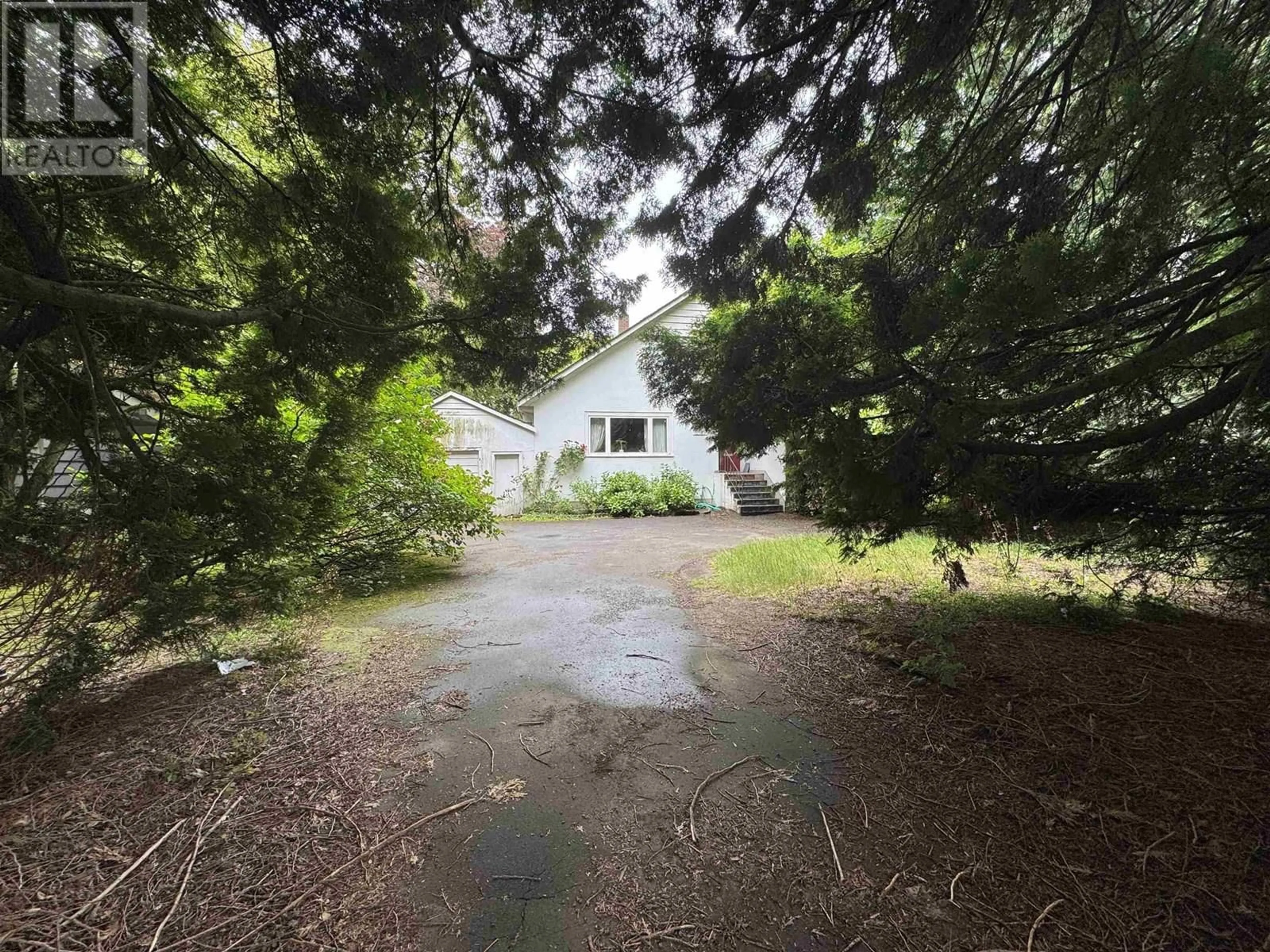 A pic from outside/outdoor area/front of a property/back of a property/a pic from drone, street for 6587 GRANVILLE STREET, Vancouver British Columbia V6P4X1
