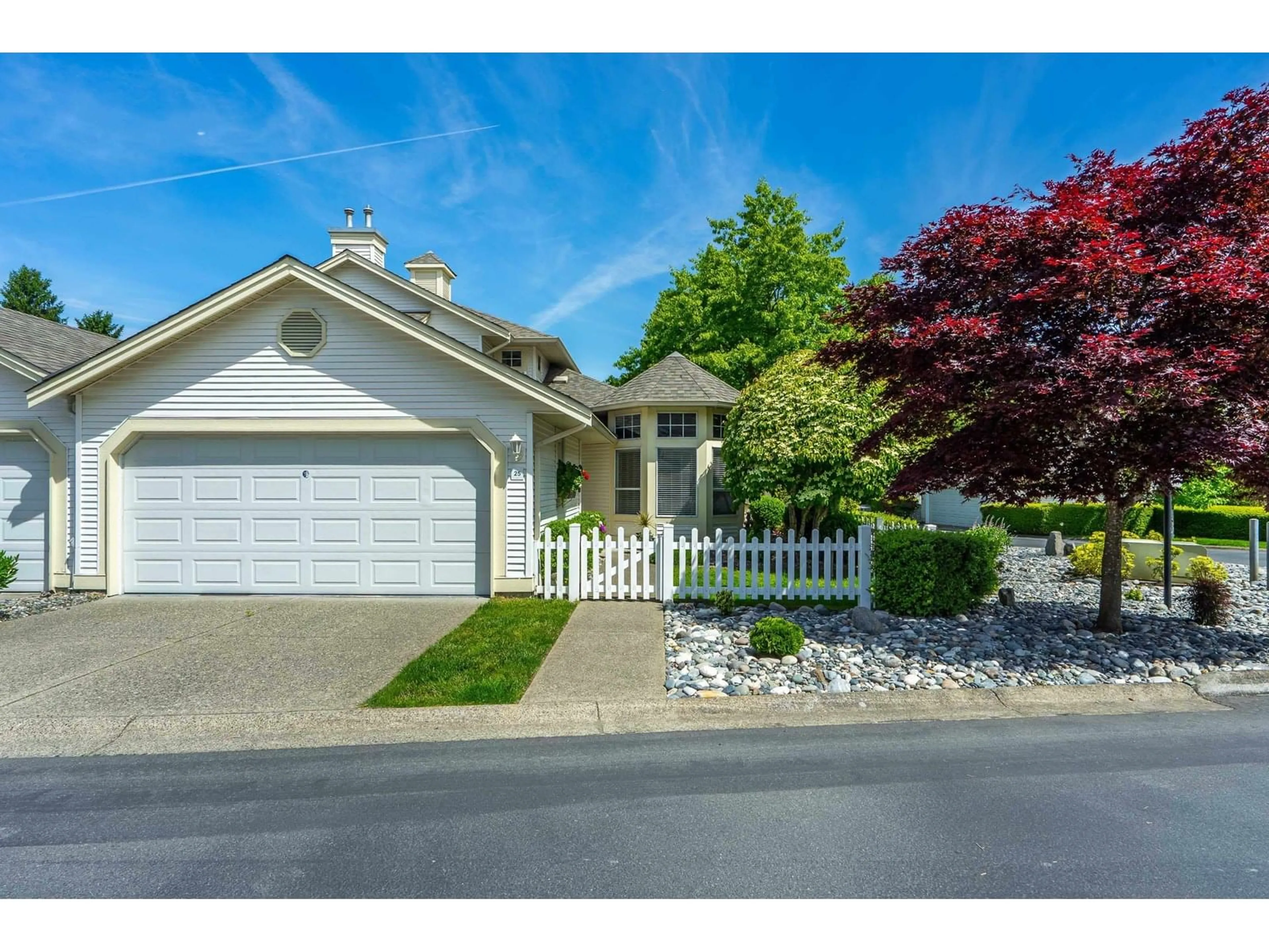 Home with vinyl exterior material, street for 25 - 9208 208, Langley British Columbia V1M2M9