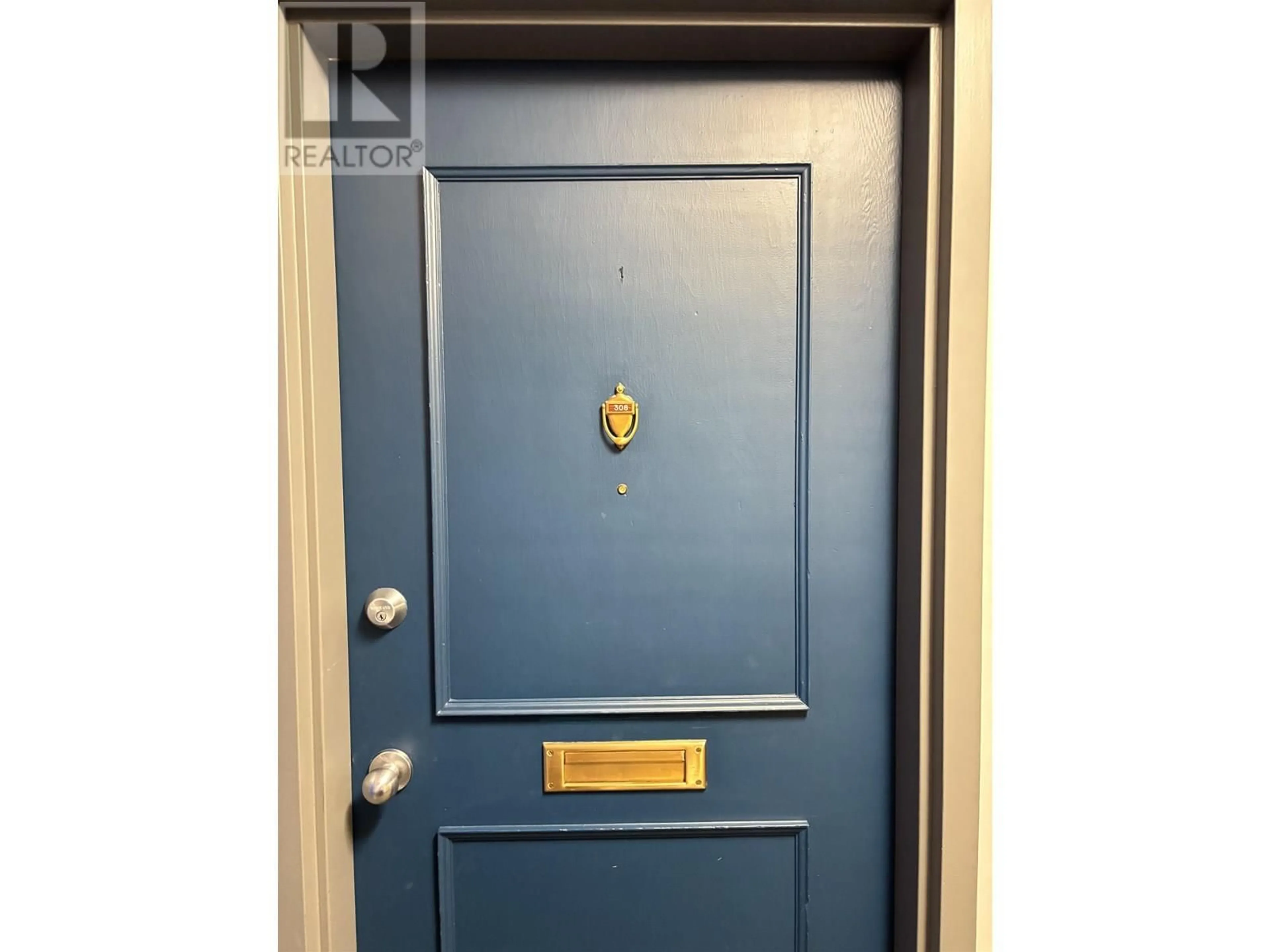 Indoor entryway for 308 - 1501 QUEENSWAY, Prince George British Columbia V2L1L5