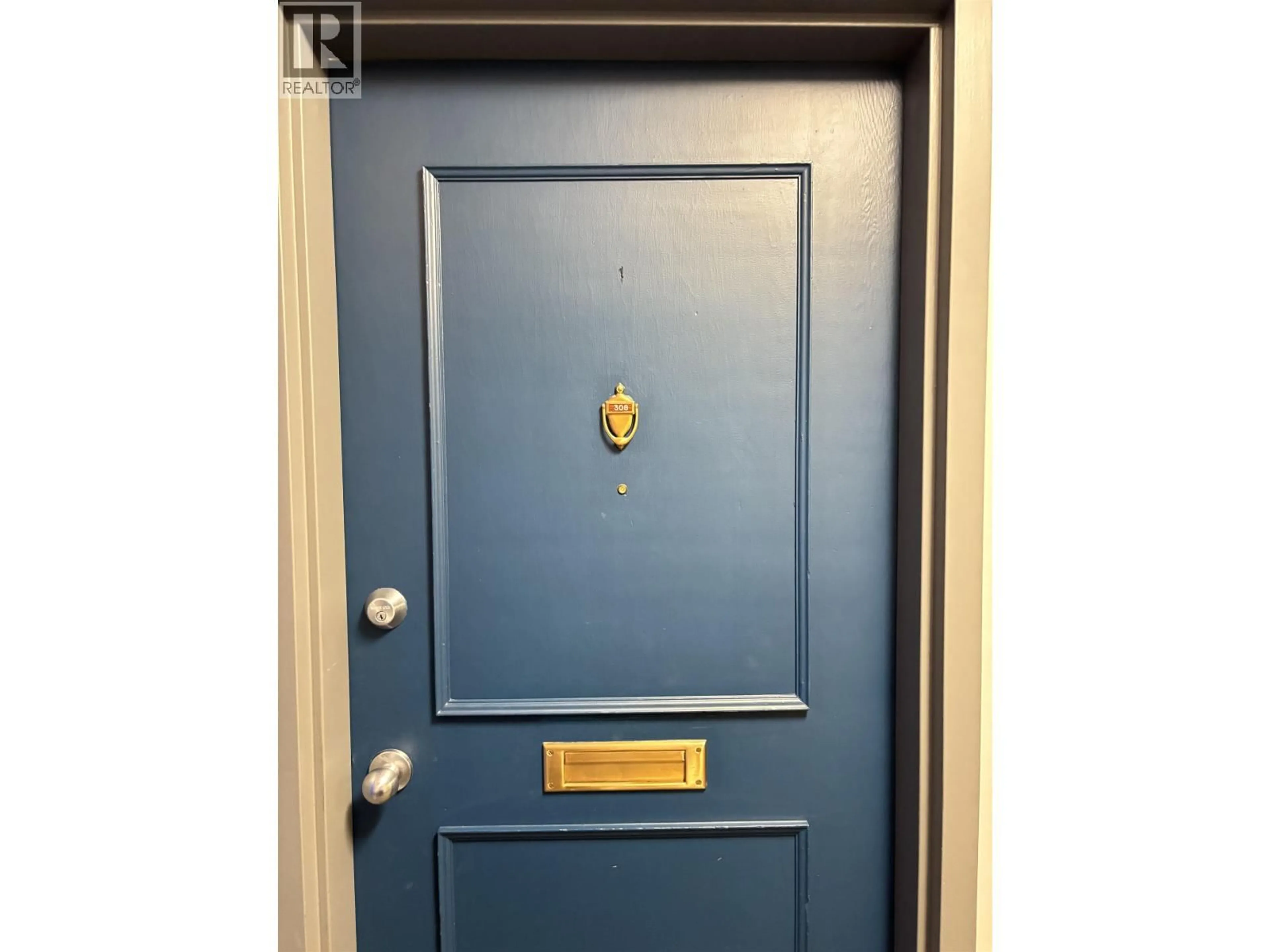 Indoor entryway for 308 - 1501 QUEENSWAY, Prince George British Columbia V2L1L5