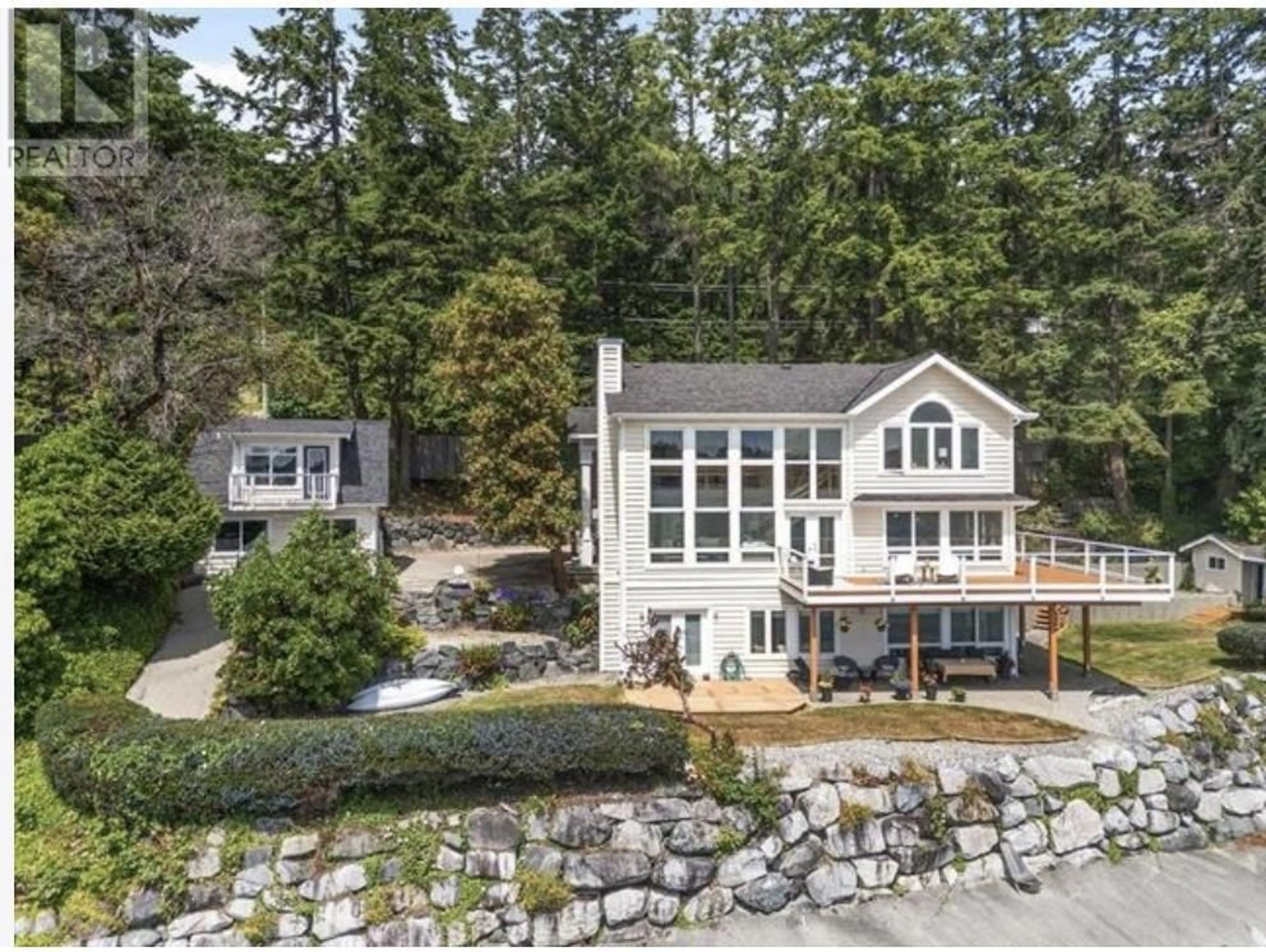 A pic from outside/outdoor area/front of a property/back of a property/a pic from drone, water/lake/river/ocean view for 6655 SUNSHINE COAST HIGHWAY, Sechelt British Columbia V7Z0M9