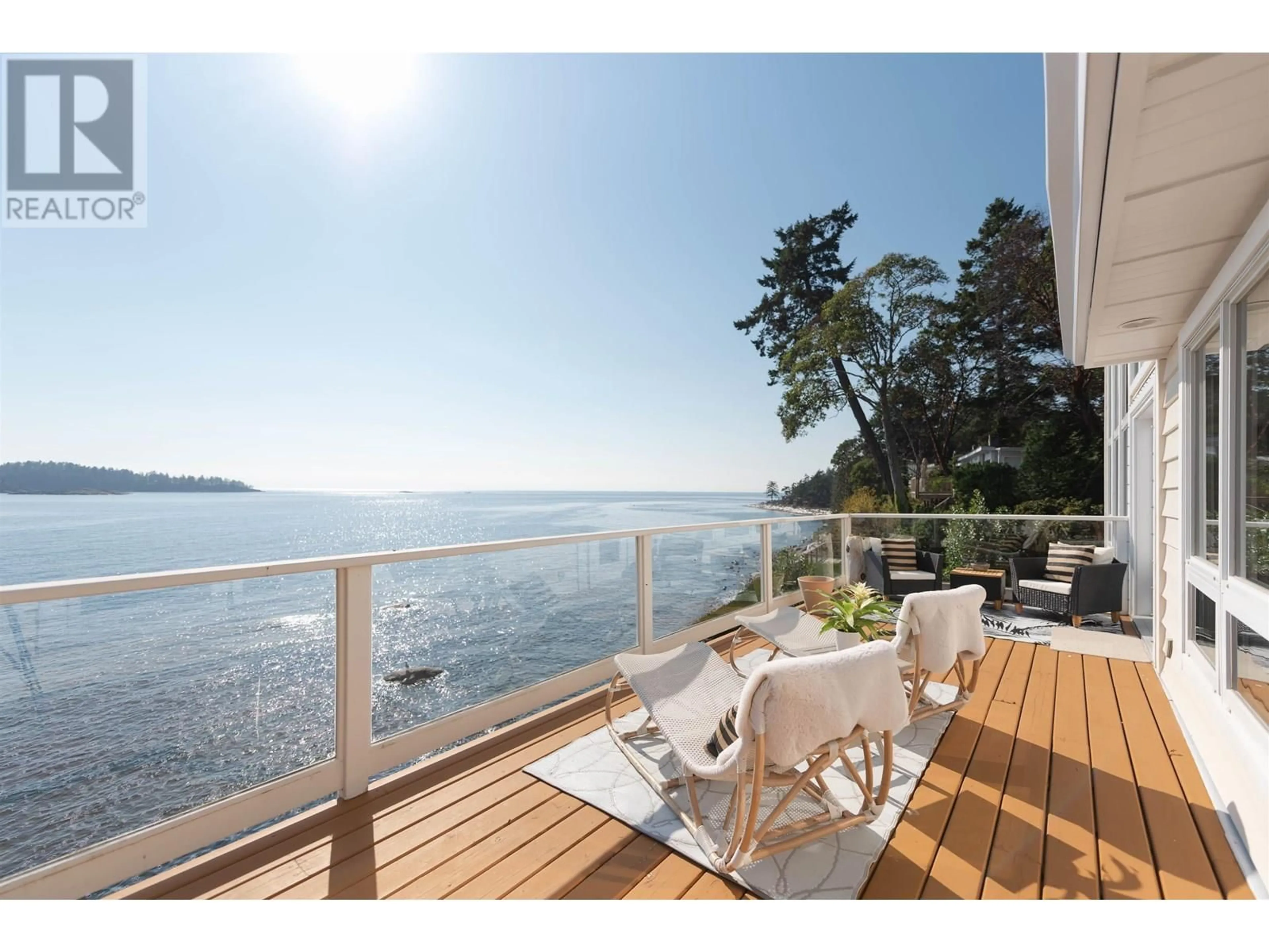 Patio, water/lake/river/ocean view for 6655 SUNSHINE COAST HIGHWAY, Sechelt British Columbia V7Z0M9