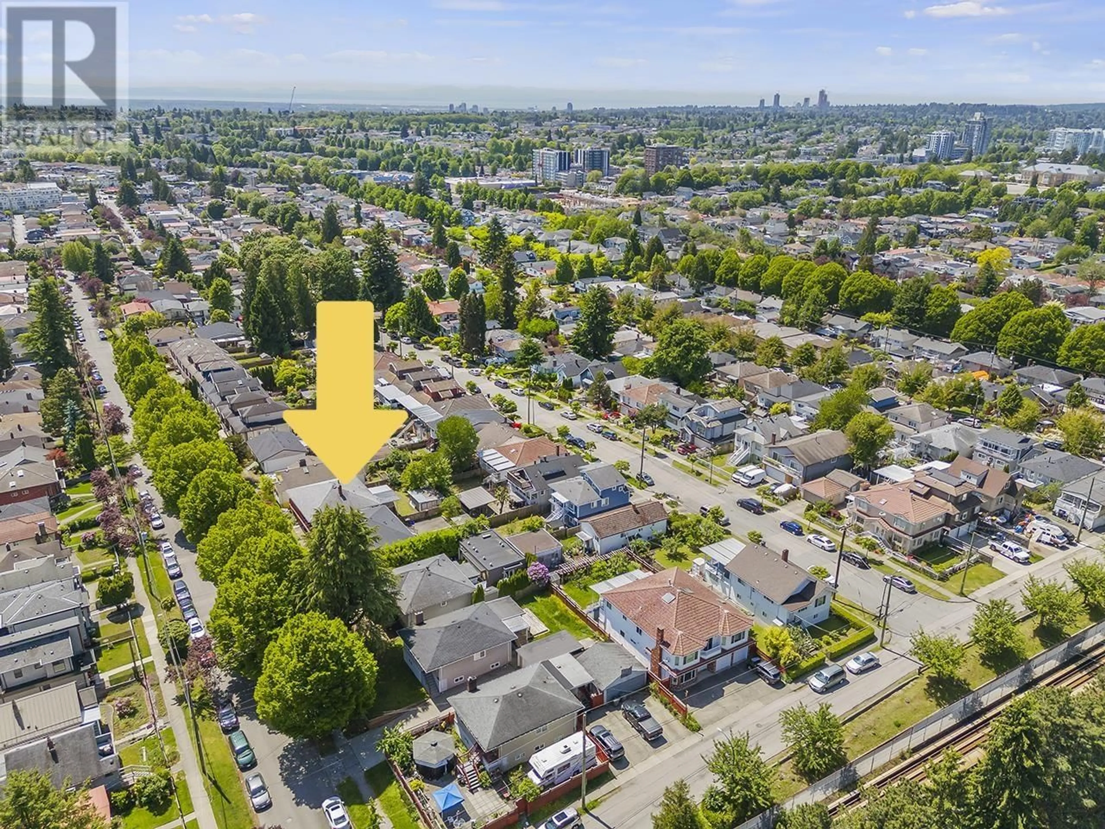 A pic from outside/outdoor area/front of a property/back of a property/a pic from drone, street for 4867 CHATHAM STREET, Vancouver British Columbia V5R3Z1