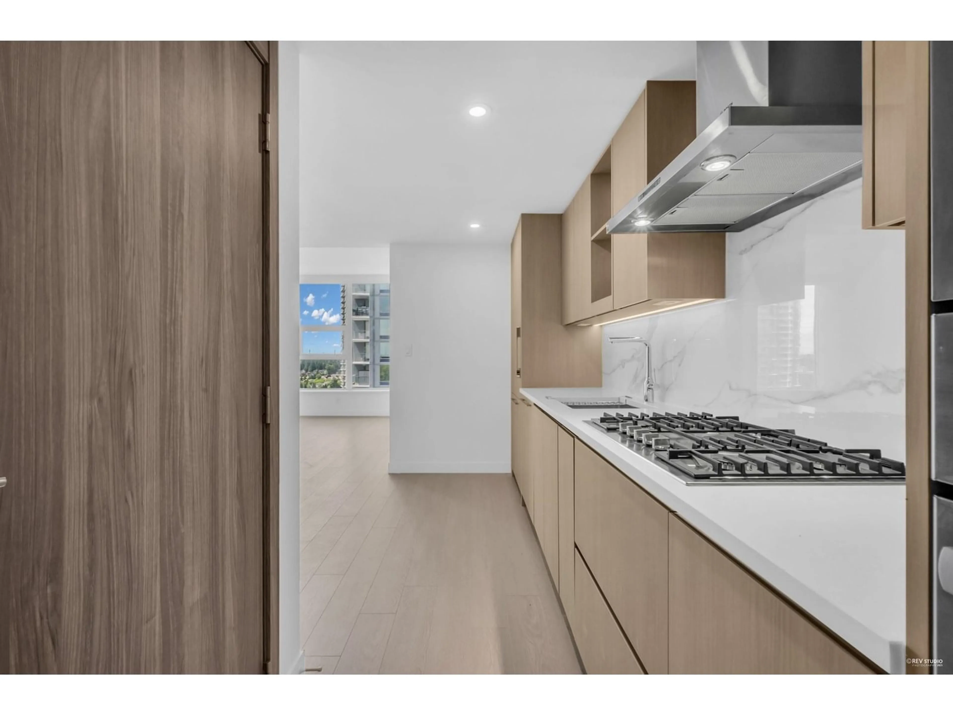 Standard kitchen, unknown for 2307 - 13778 100, Surrey British Columbia V3T0V3