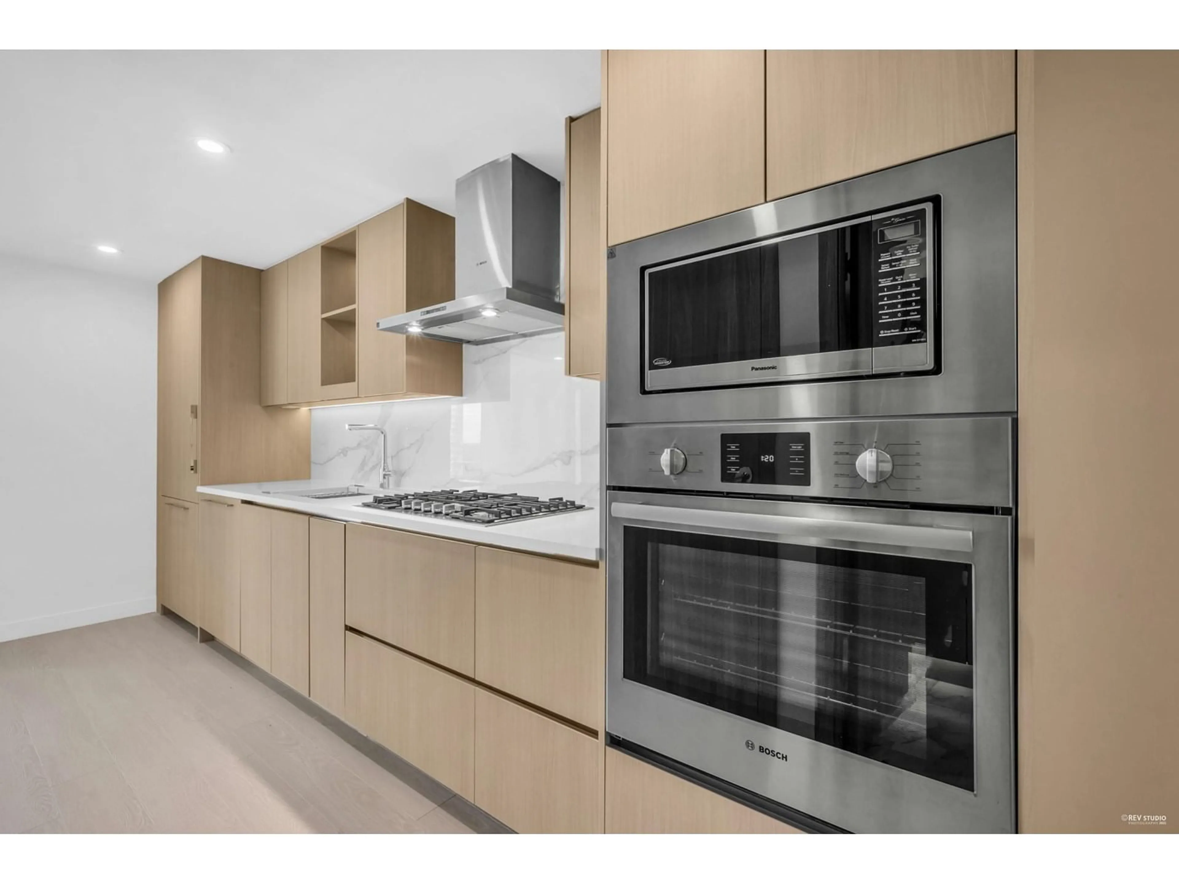 Standard kitchen, unknown for 2307 - 13778 100, Surrey British Columbia V3T0V3