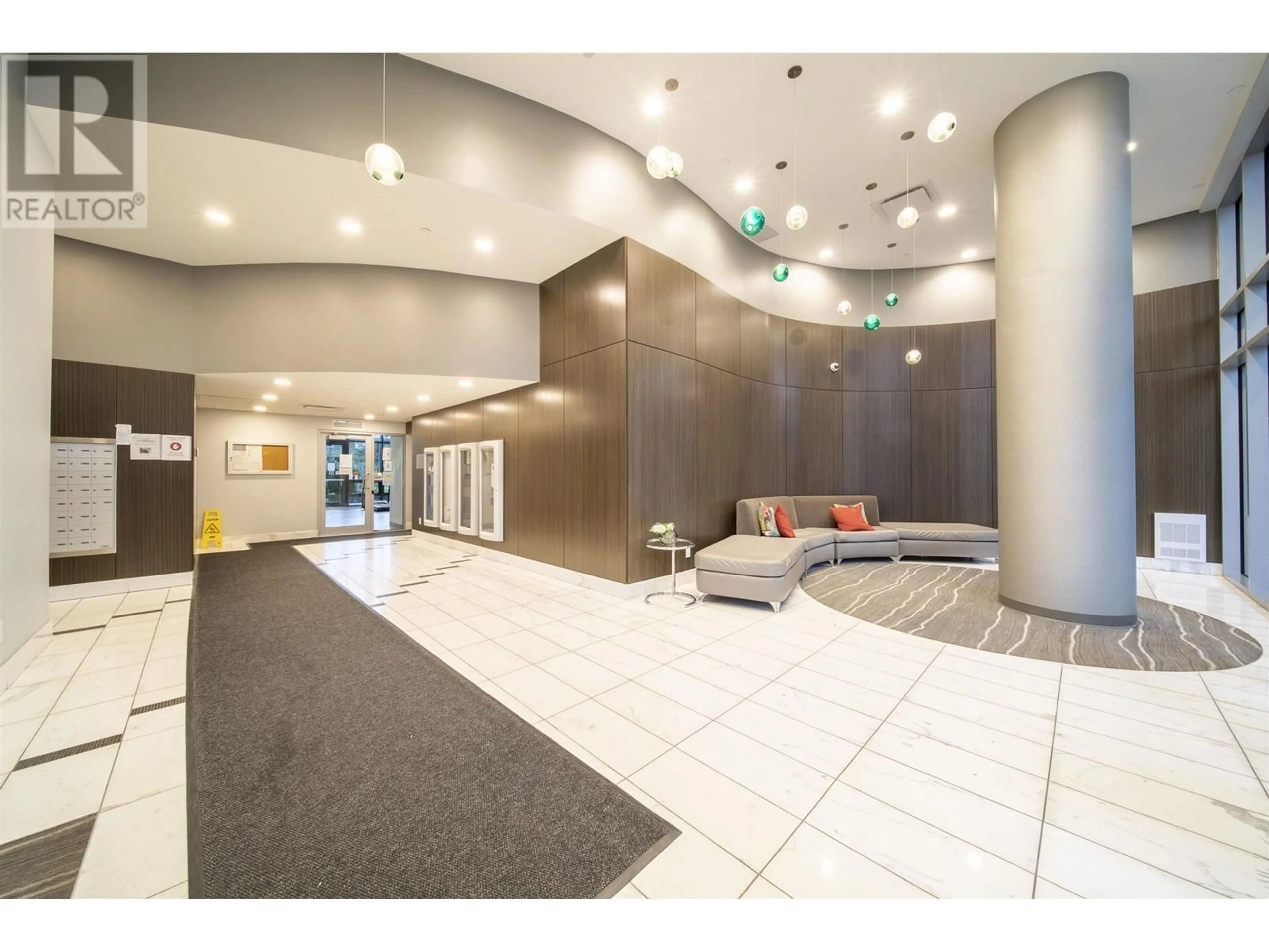 Indoor foyer for 702 - 6638 DUNBLANE AVENUE, Burnaby British Columbia V5H0G8
