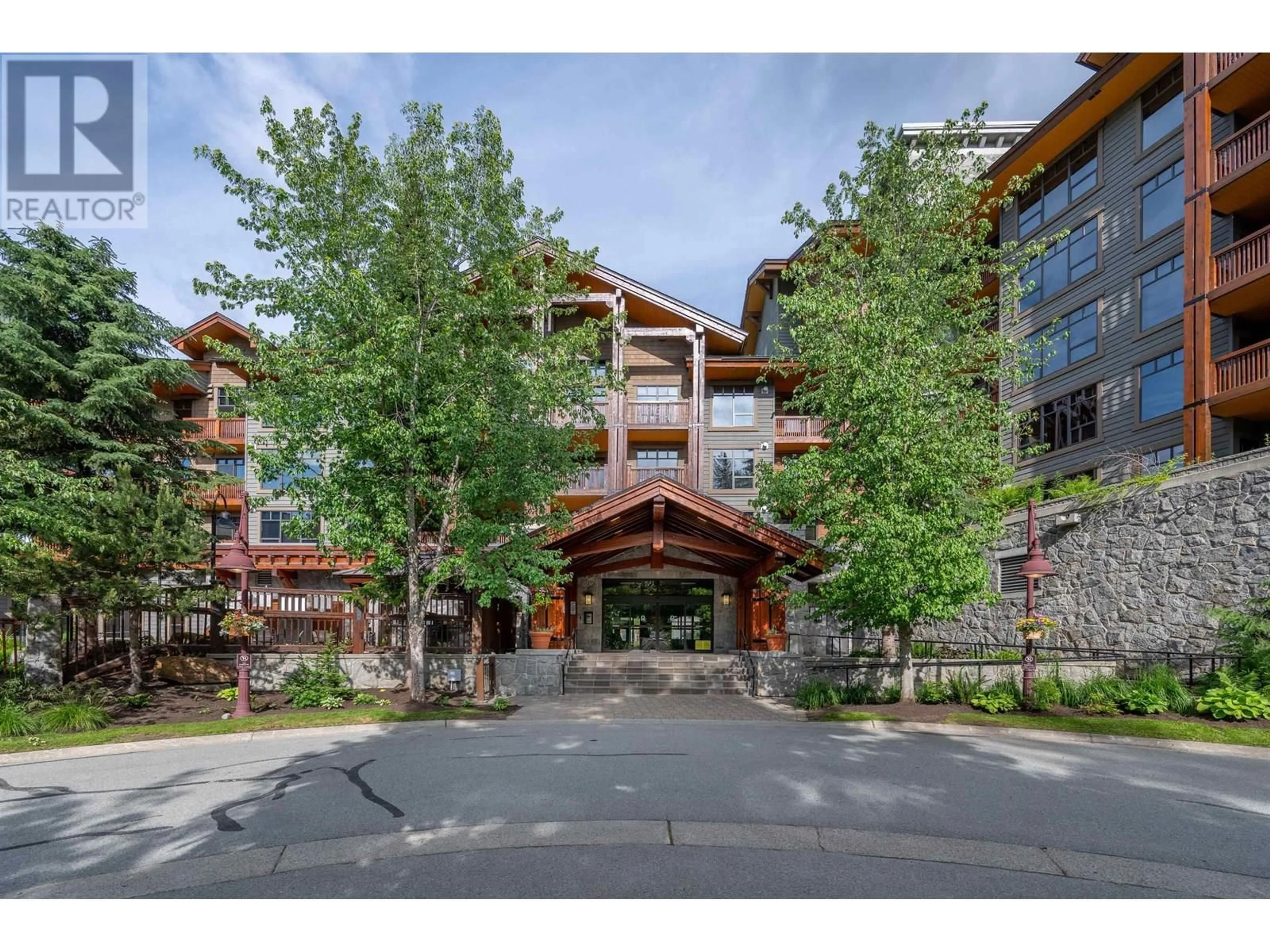 Indoor foyer for 524 - 2202 GONDOLA WAY, Whistler British Columbia V8E0M7