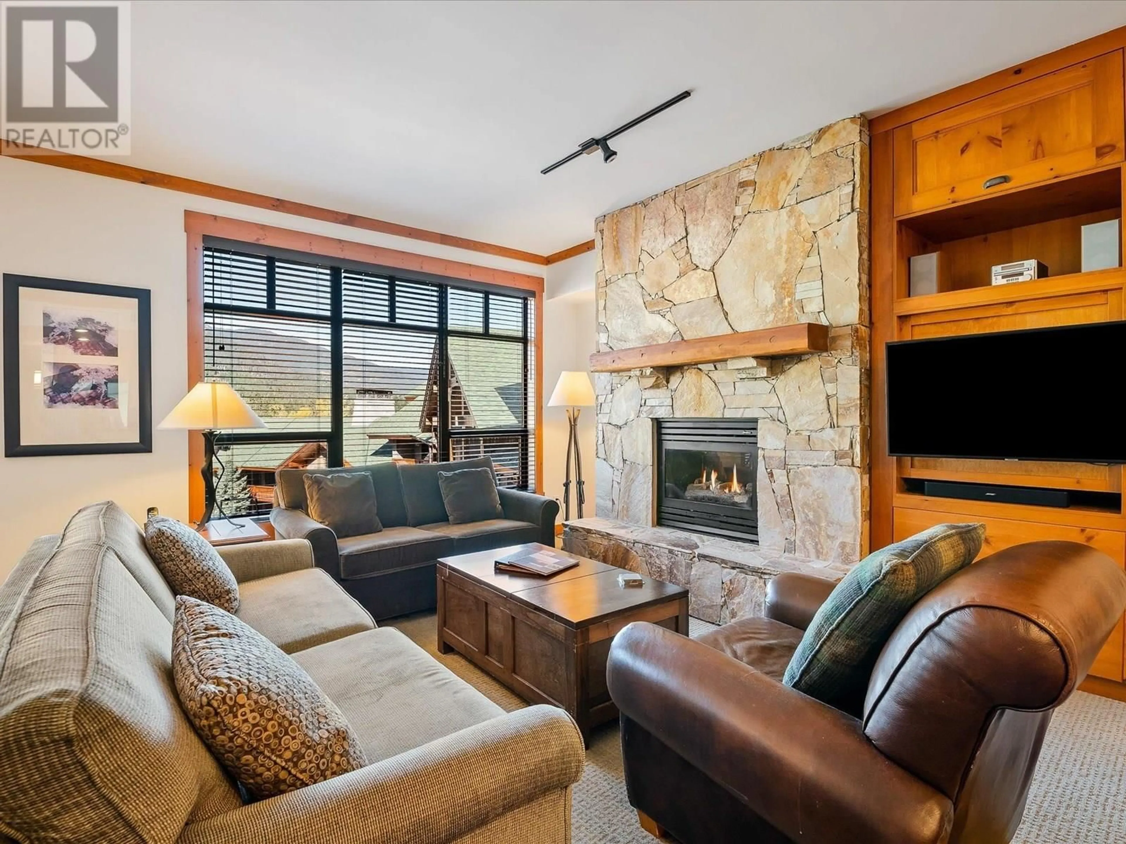 Living room with furniture, unknown for 524 - 2202 GONDOLA WAY, Whistler British Columbia V8E0M7