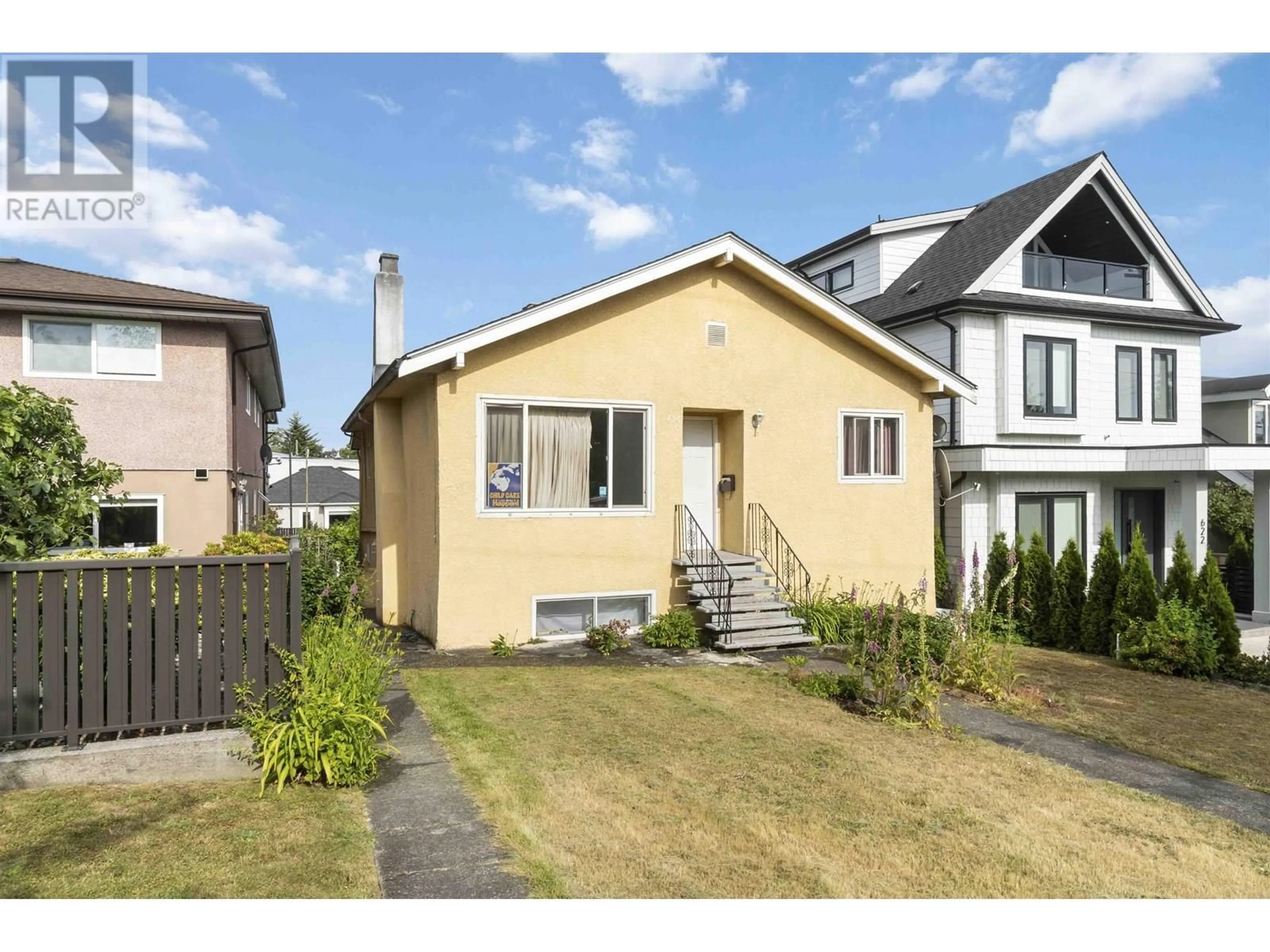 Home with vinyl exterior material, street for 620 SLOCAN STREET, Vancouver British Columbia V5K3X7
