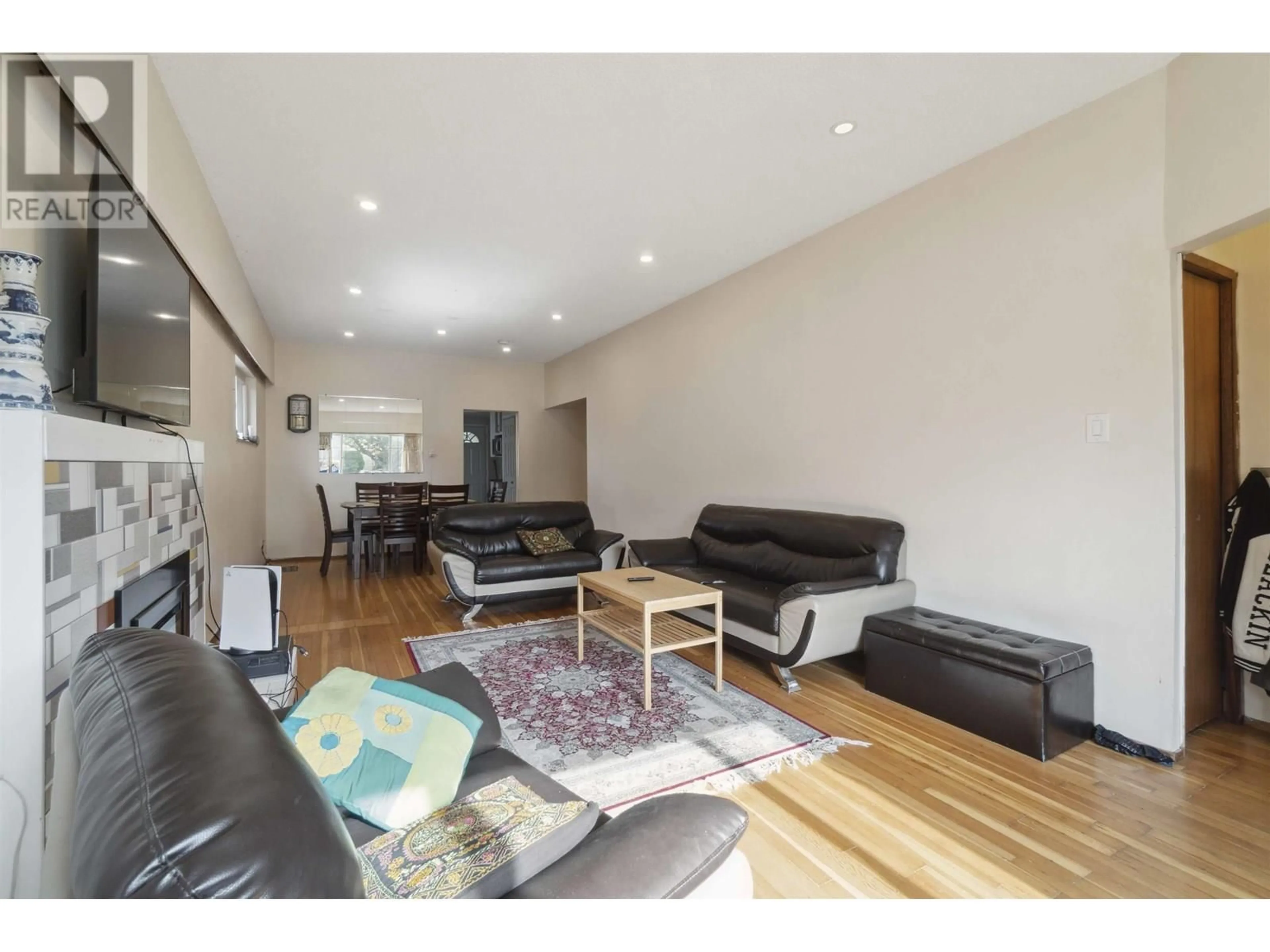 Living room with furniture, unknown for 620 SLOCAN STREET, Vancouver British Columbia V5K3X7