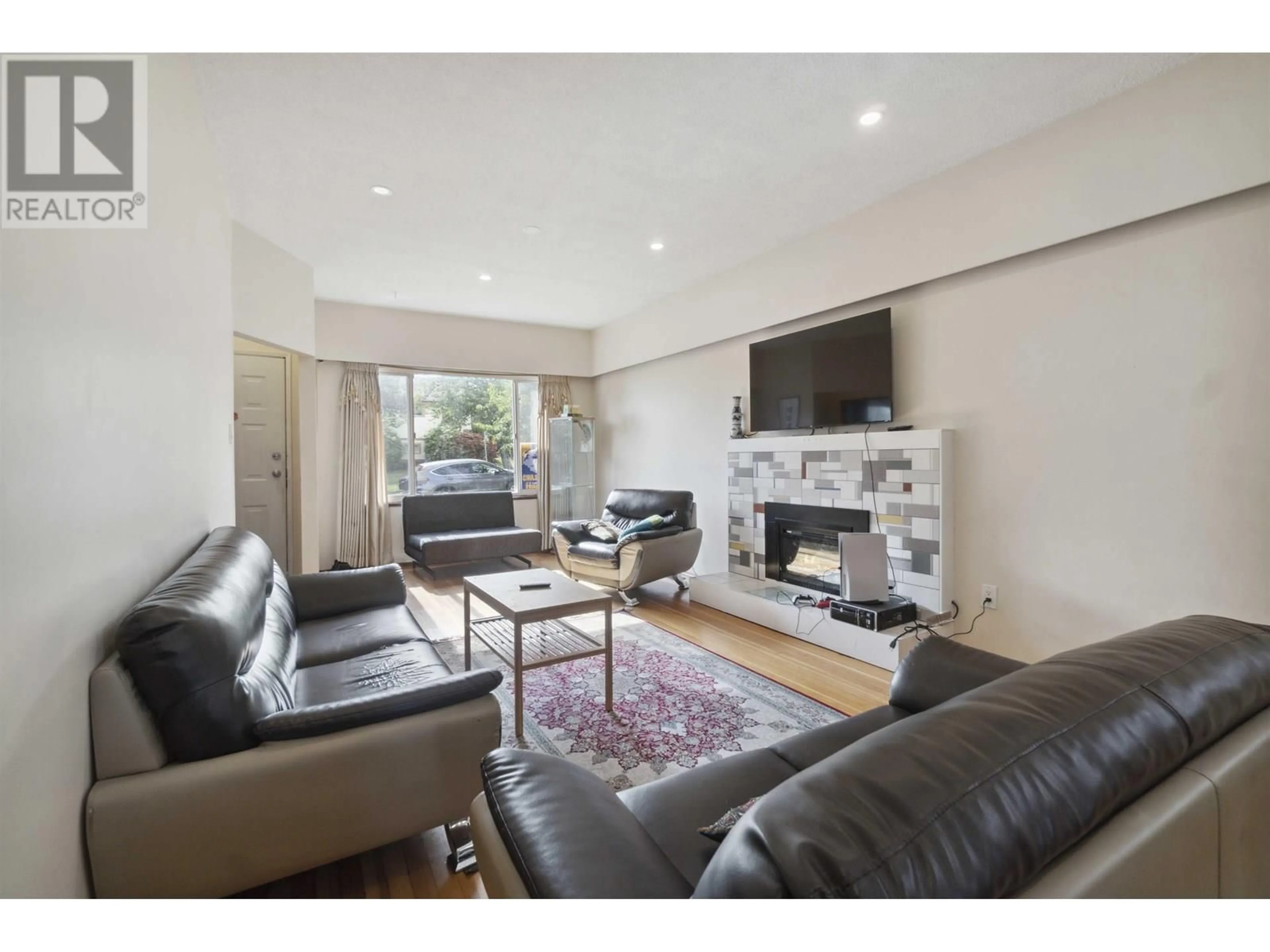 Living room with furniture, unknown for 620 SLOCAN STREET, Vancouver British Columbia V5K3X7
